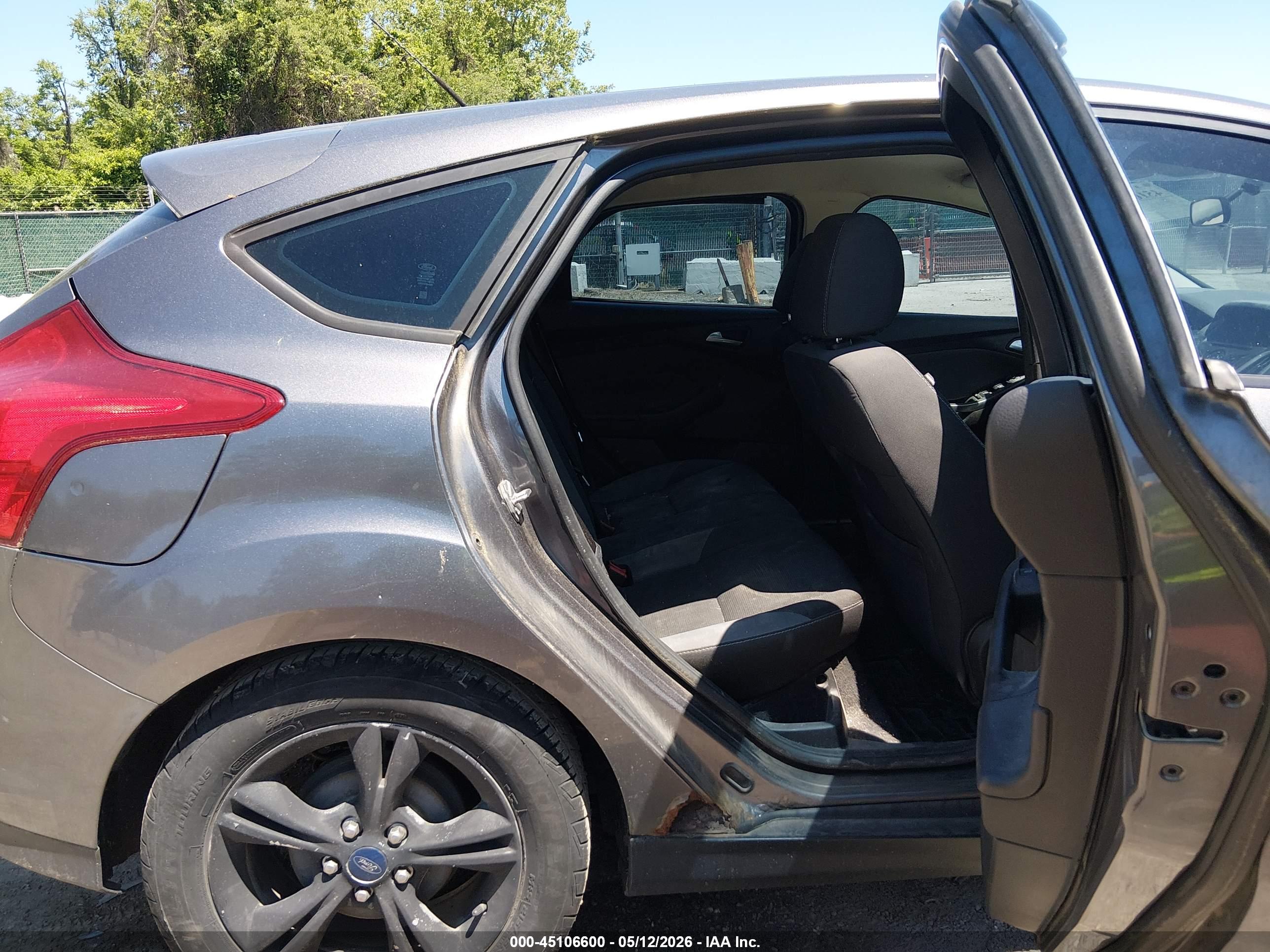FORD FOCUS image 8