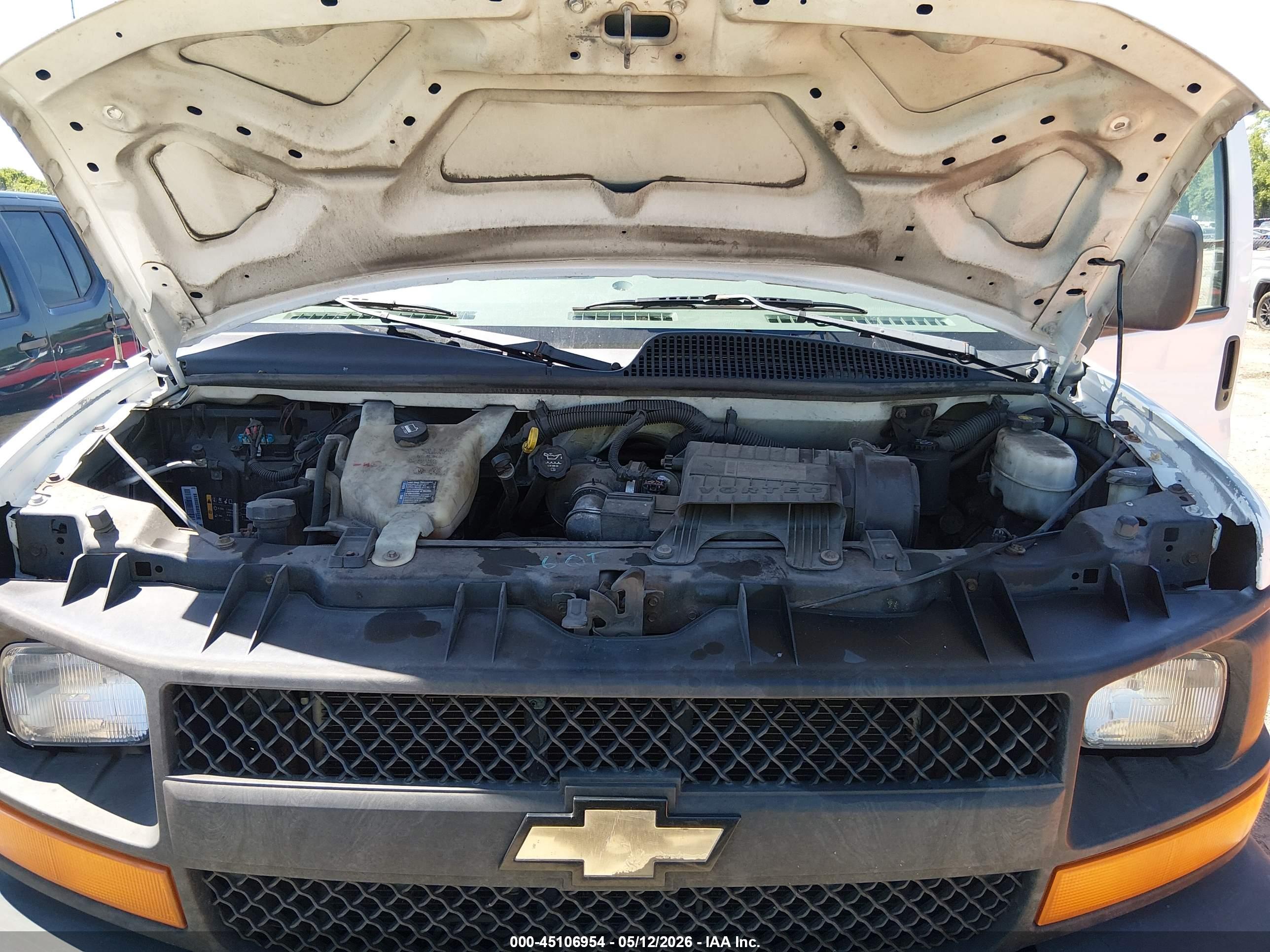 CHEVROLET EXPRESS image 10