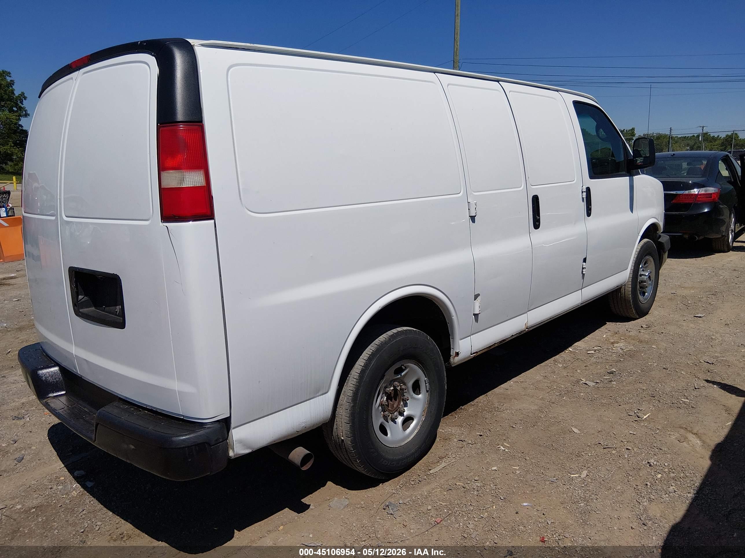 CHEVROLET EXPRESS image 4