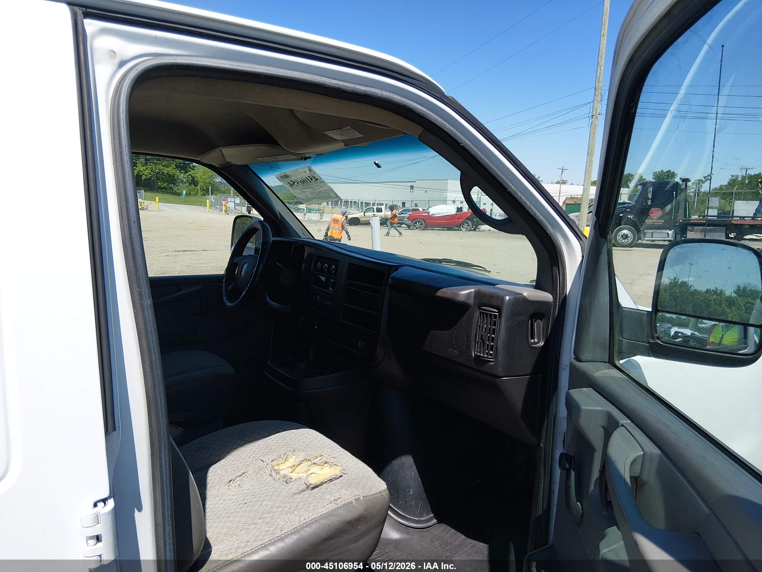 CHEVROLET EXPRESS image 5