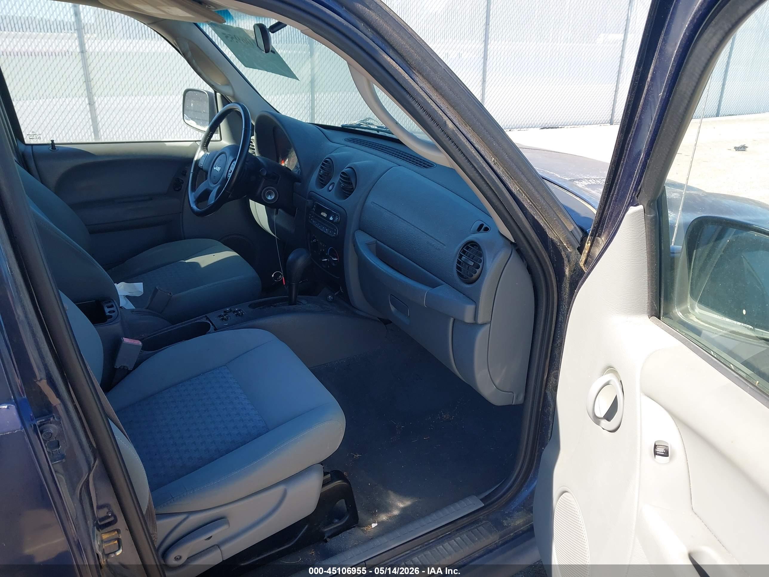 JEEP LIBERTY image 5