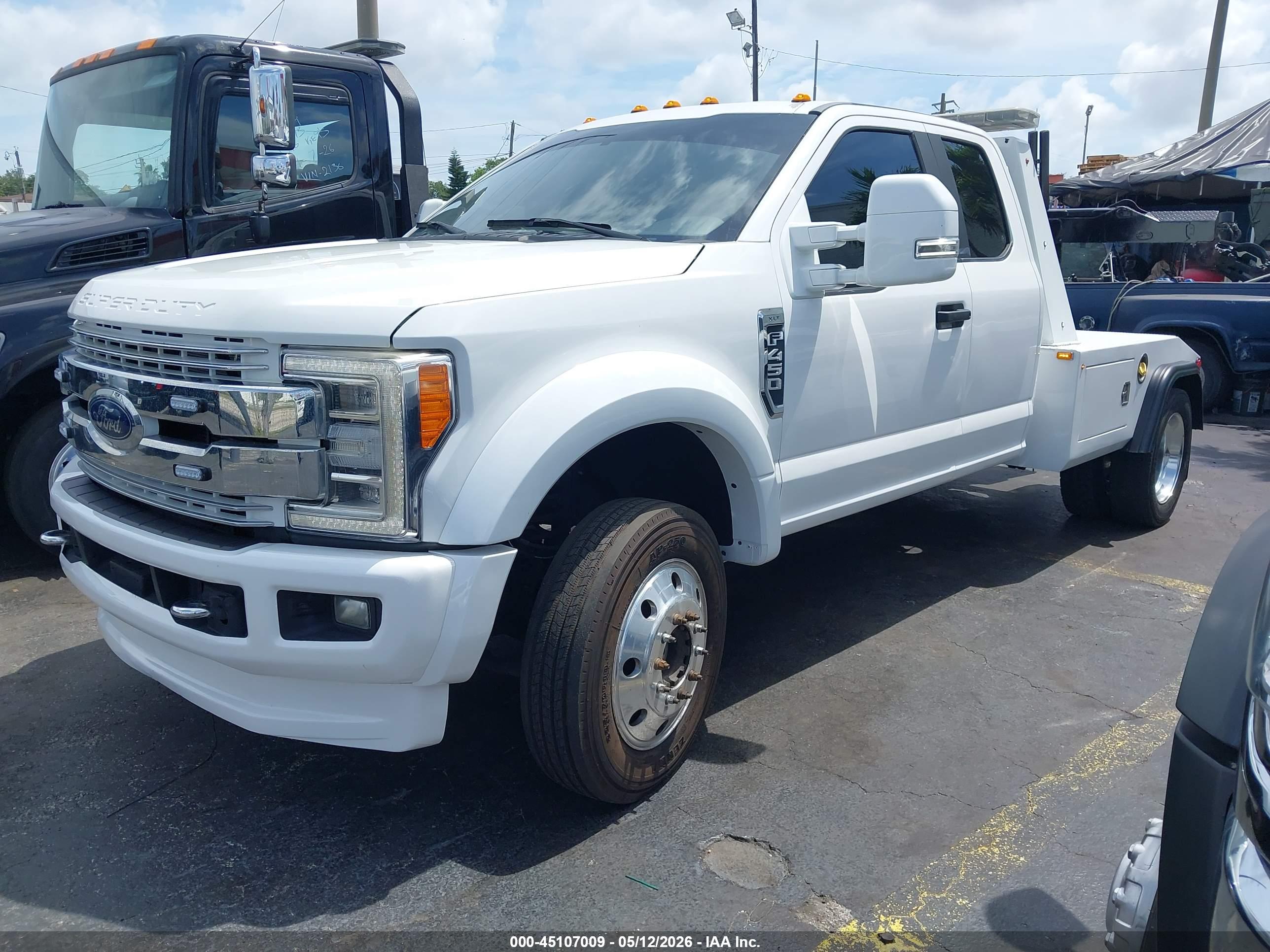FORD F-550 image 2