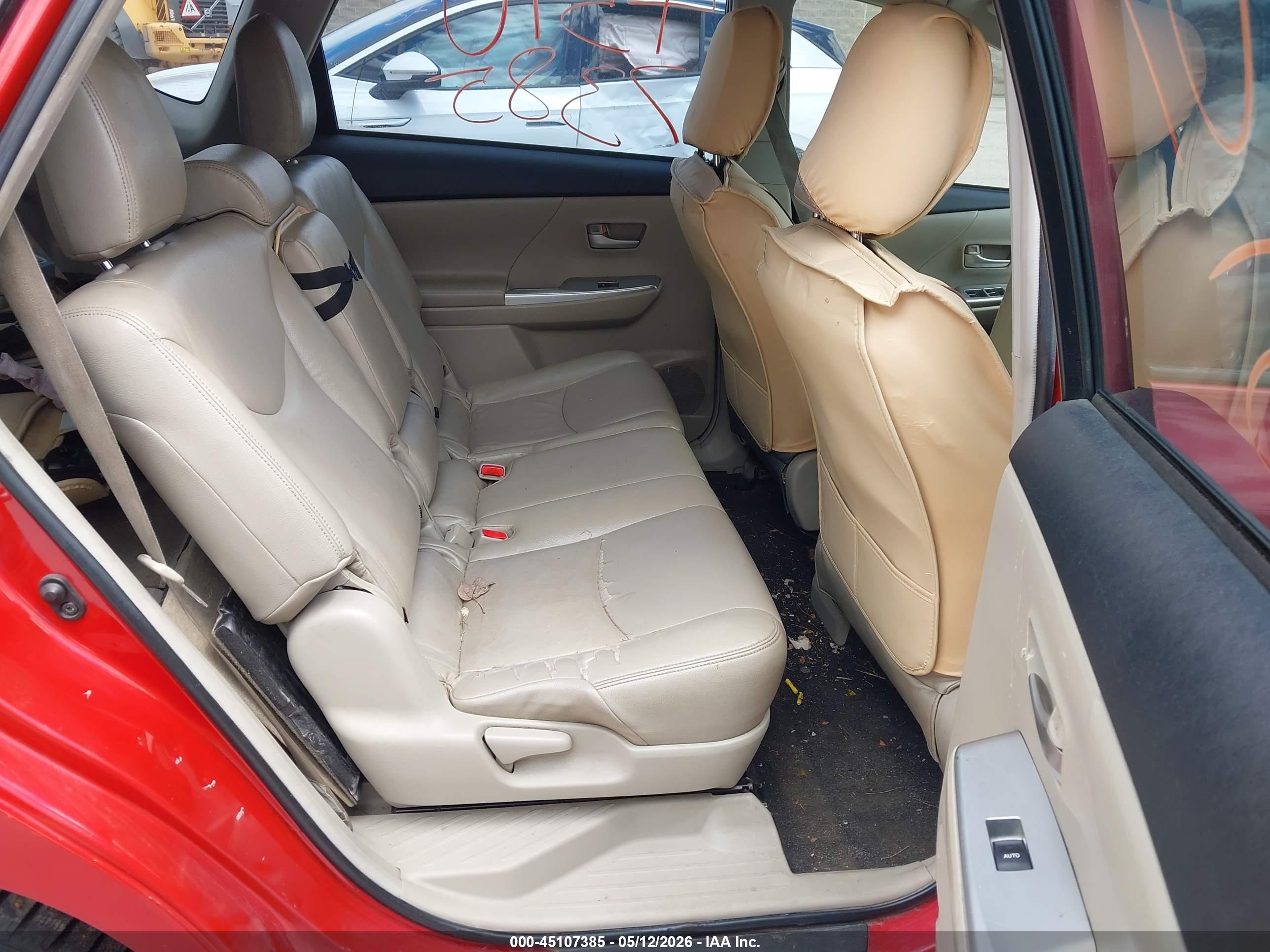 TOYOTA PRIUS image 8