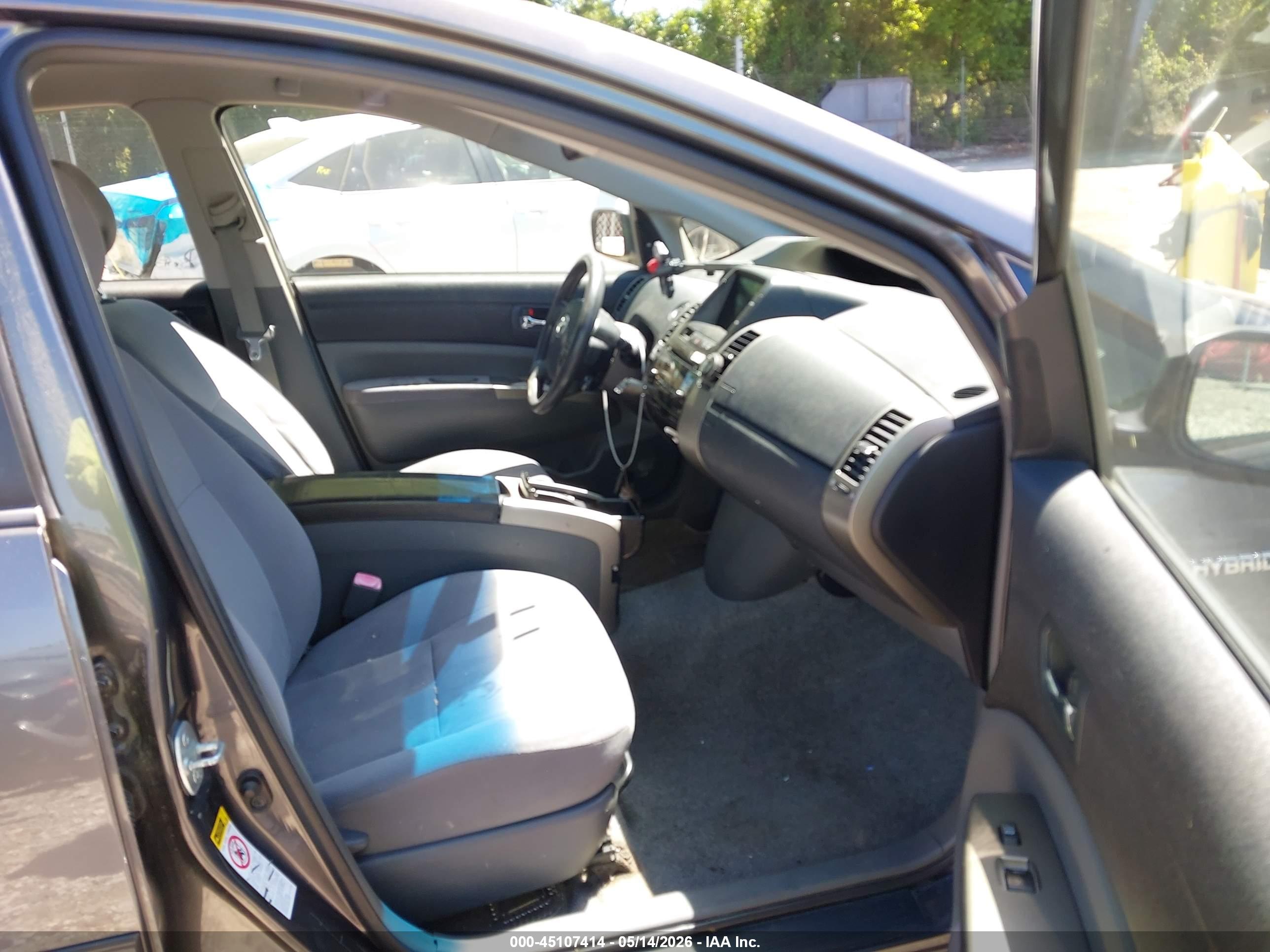TOYOTA PRIUS image 5