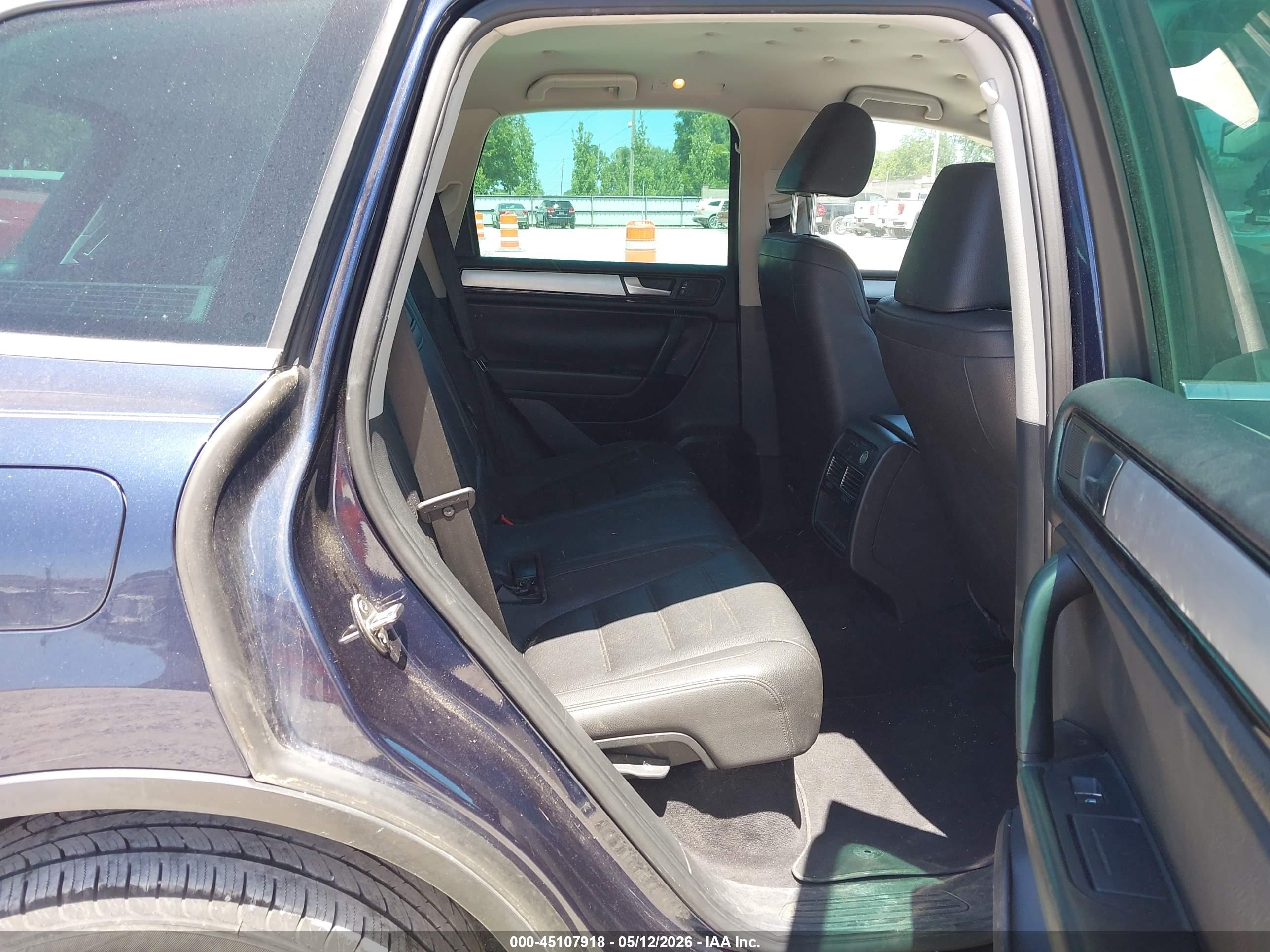 VOLKSWAGEN TOUAREG image 8