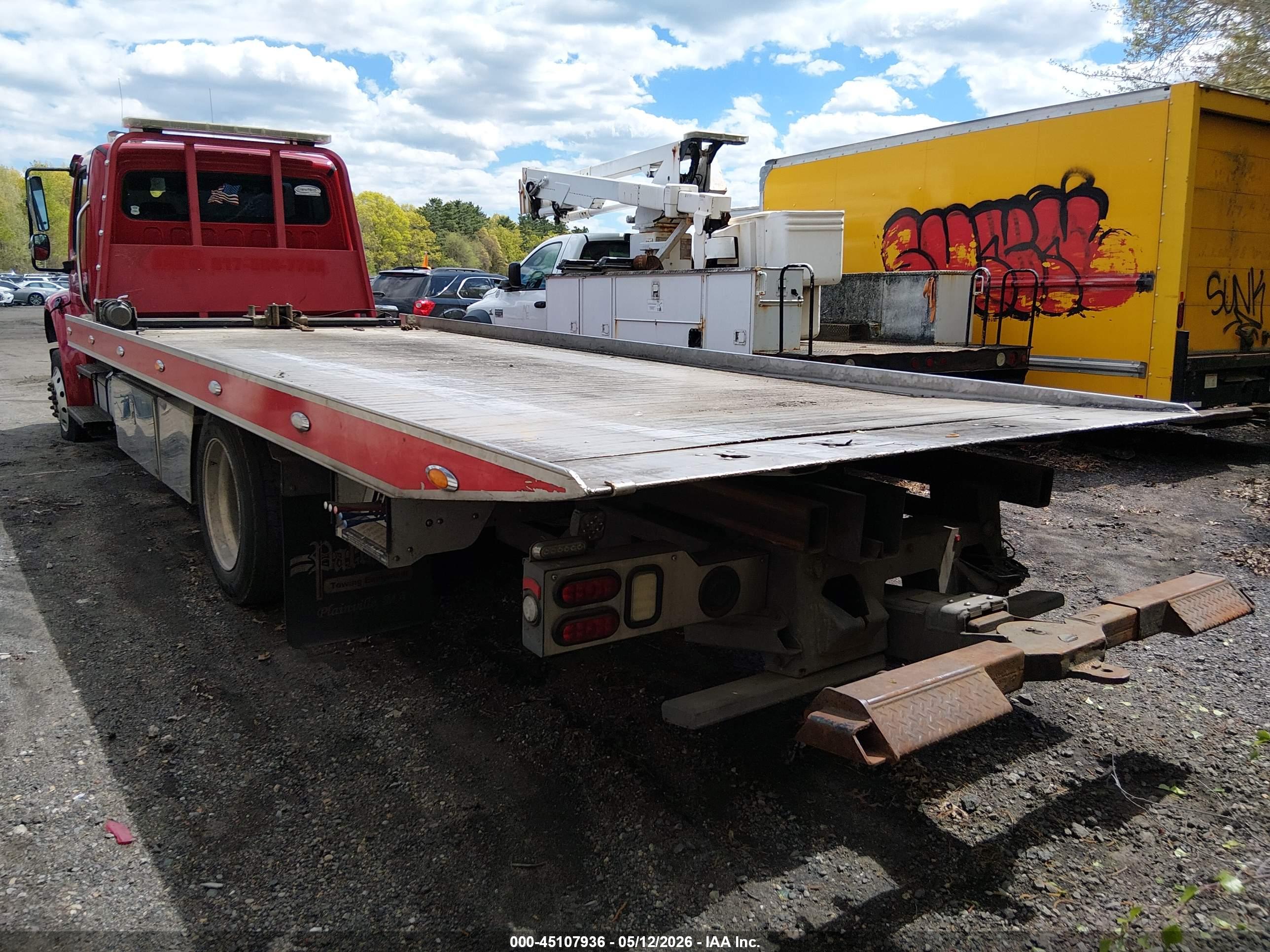 FREIGHTLINER M2 image 3