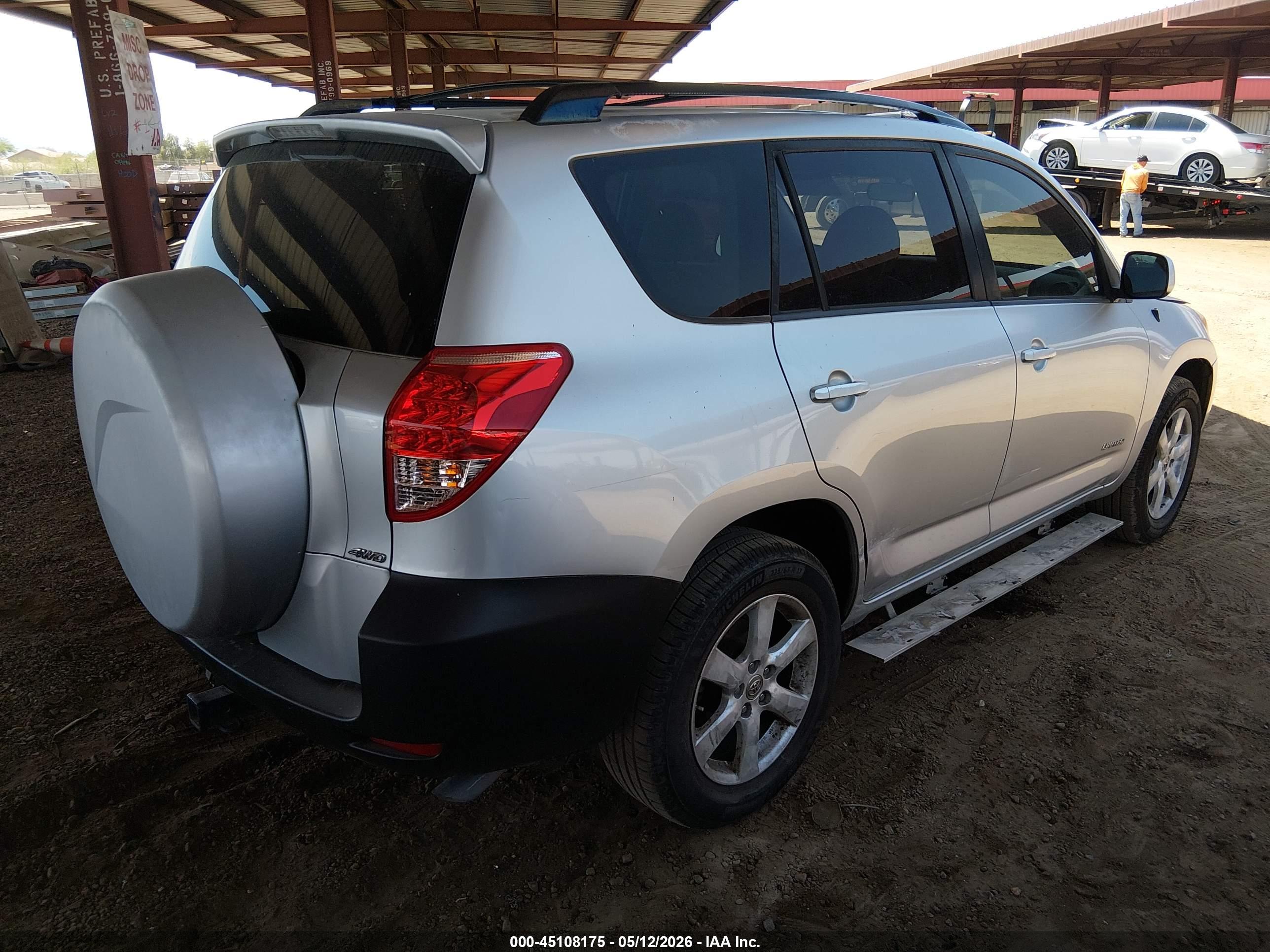 TOYOTA RAV4 image 4