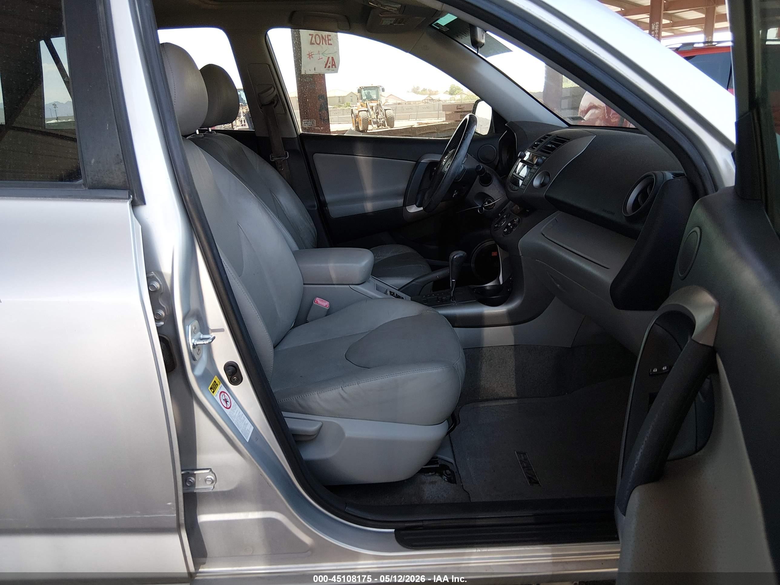 TOYOTA RAV4 image 5