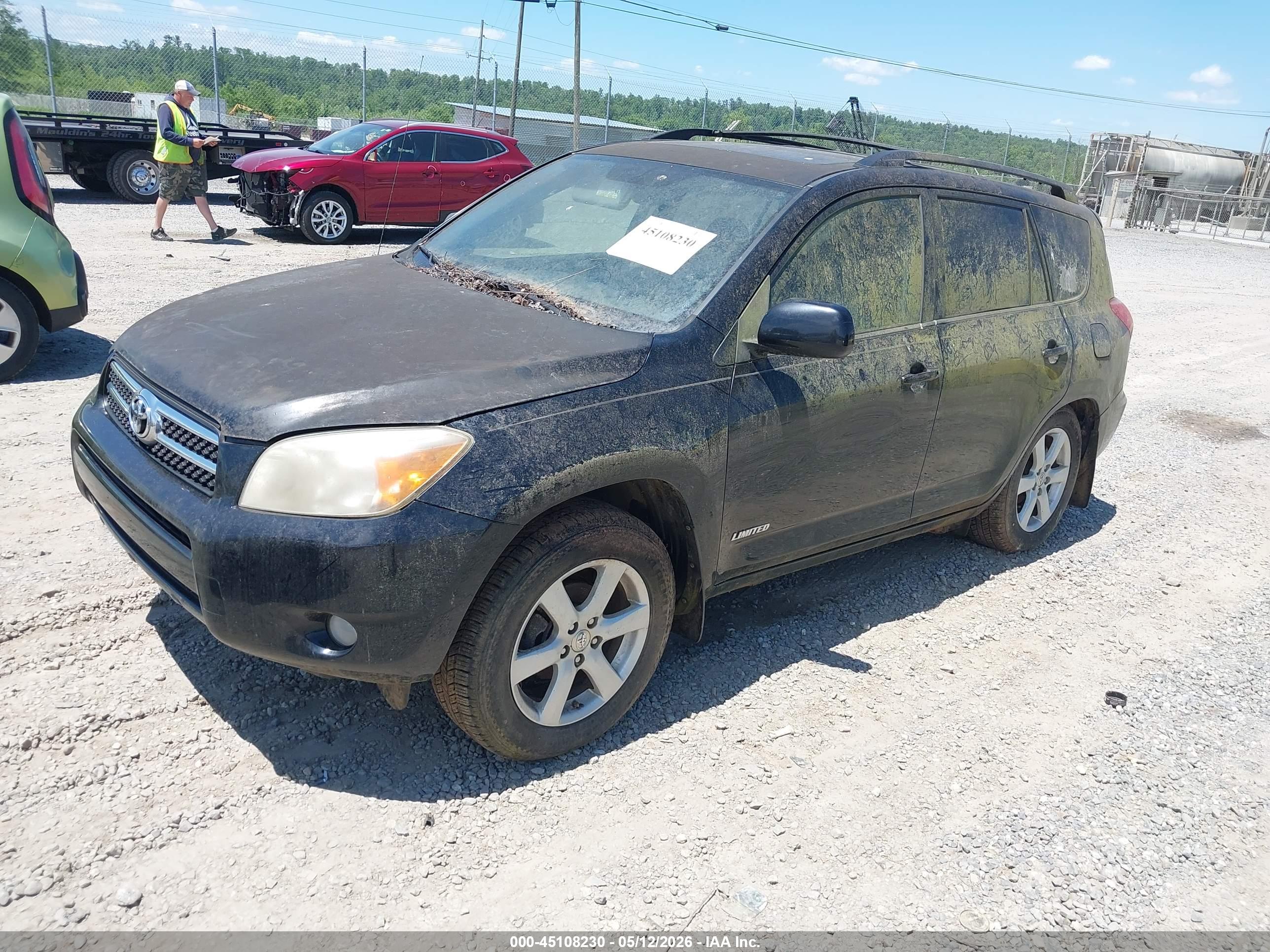 TOYOTA RAV4 image 2
