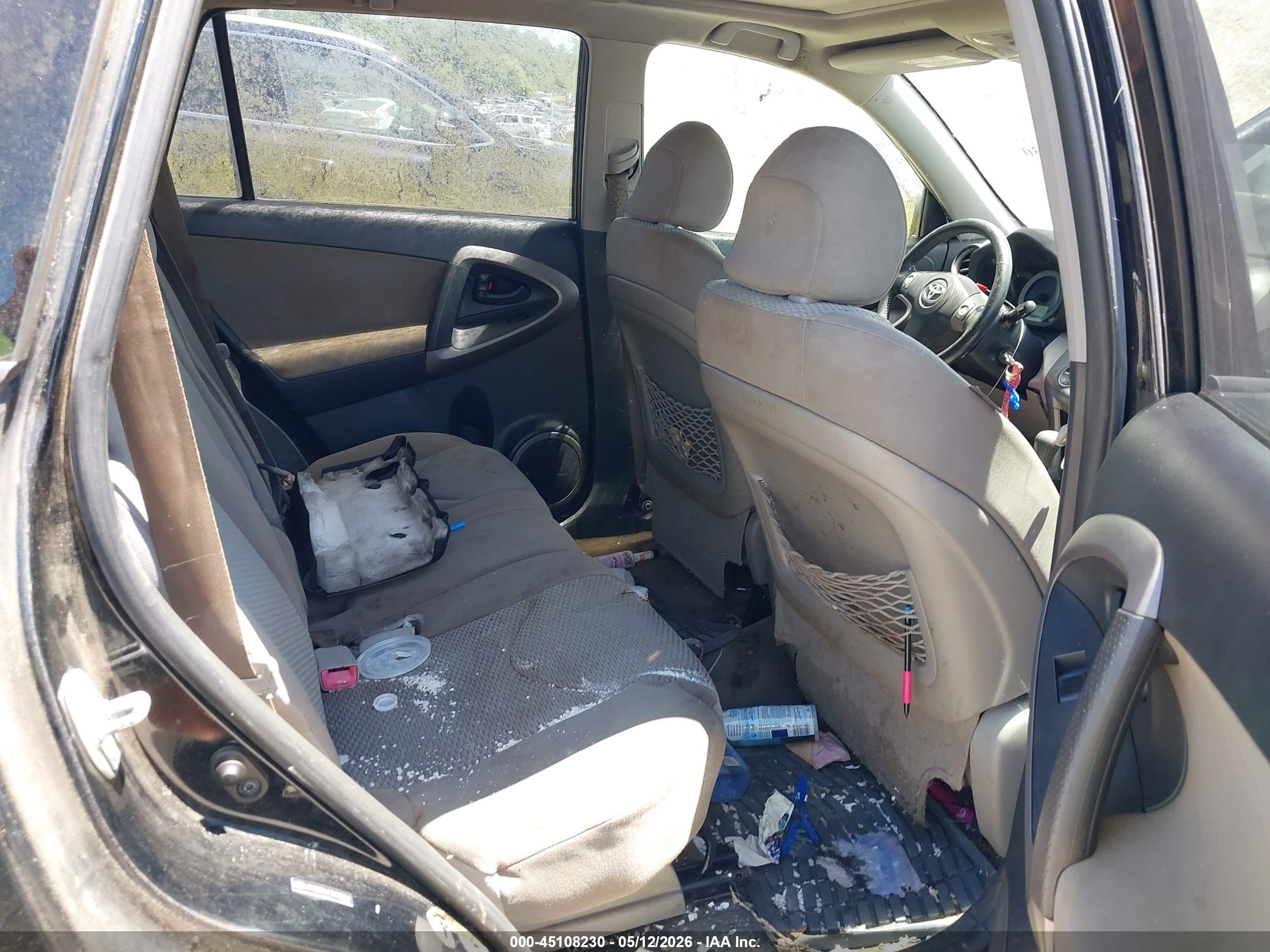 TOYOTA RAV4 image 8