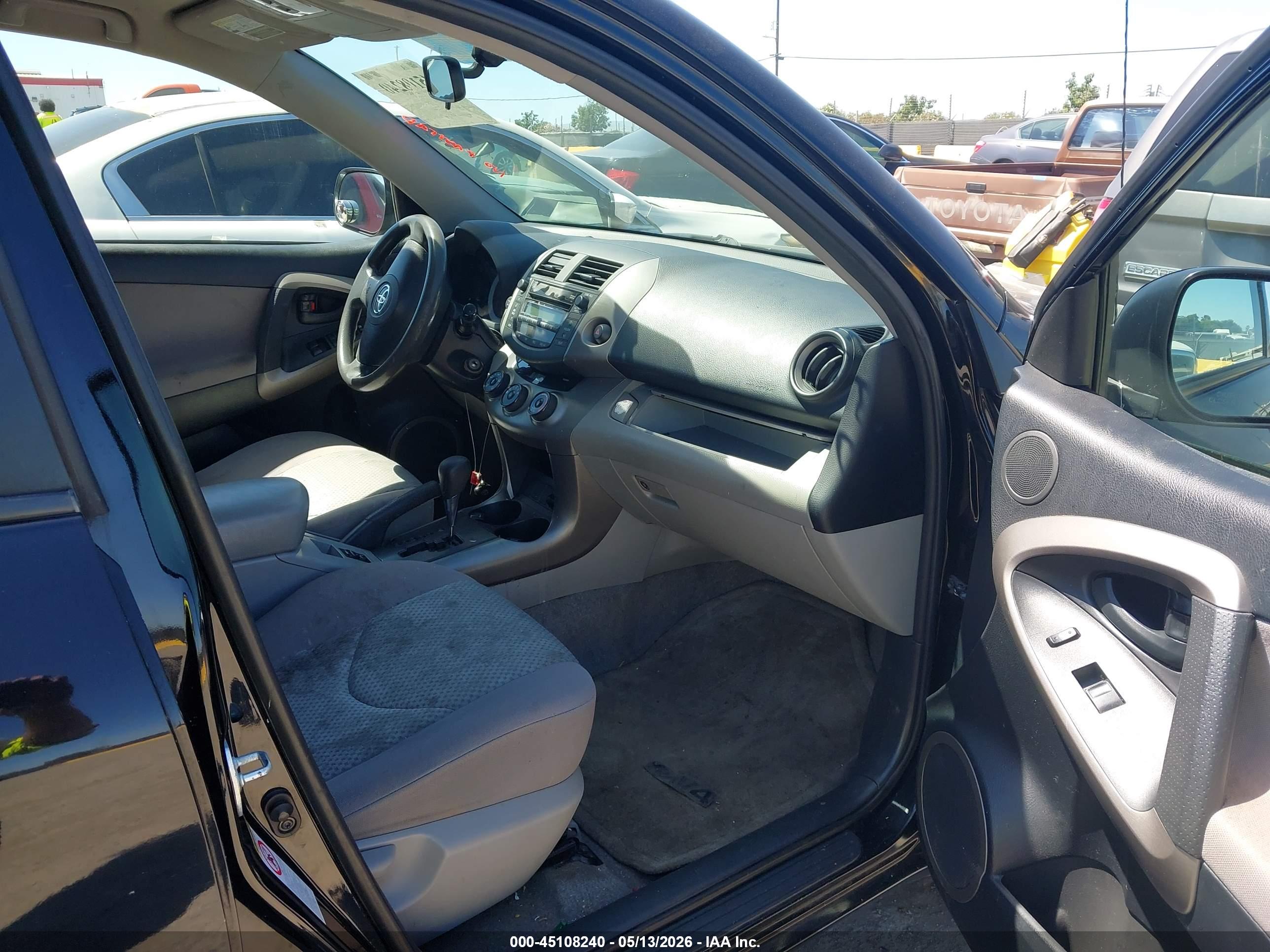 TOYOTA RAV4 image 5