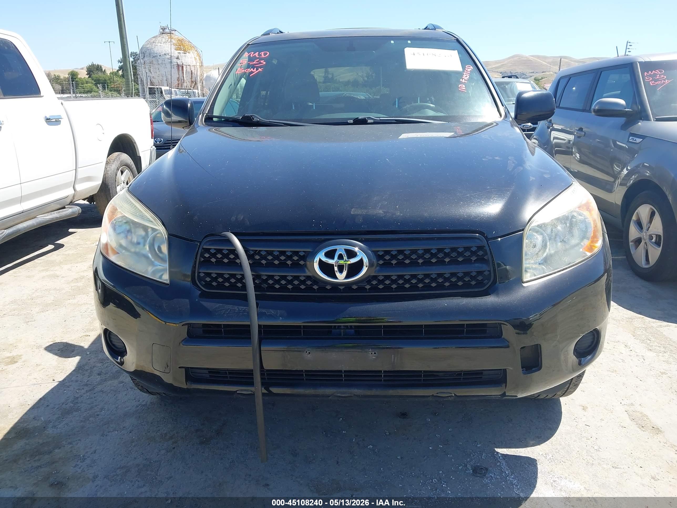 TOYOTA RAV4 image 6