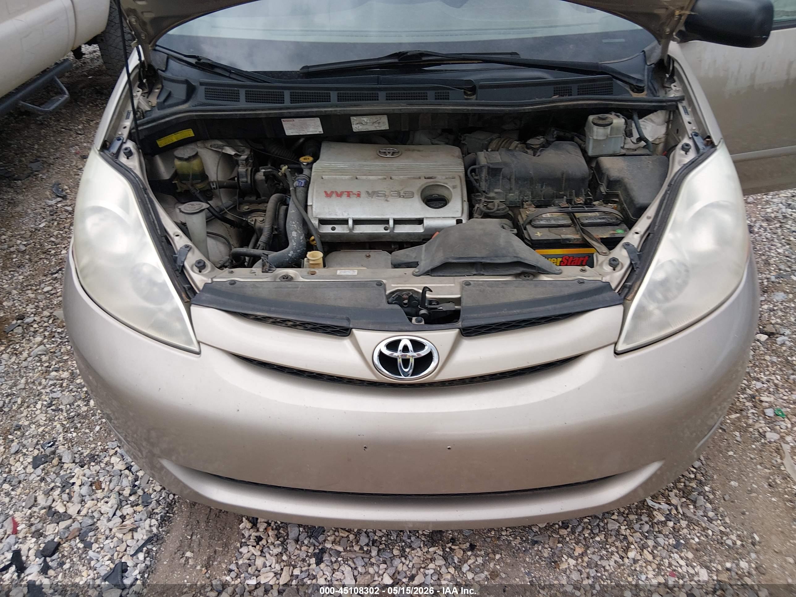TOYOTA SIENNA image 10