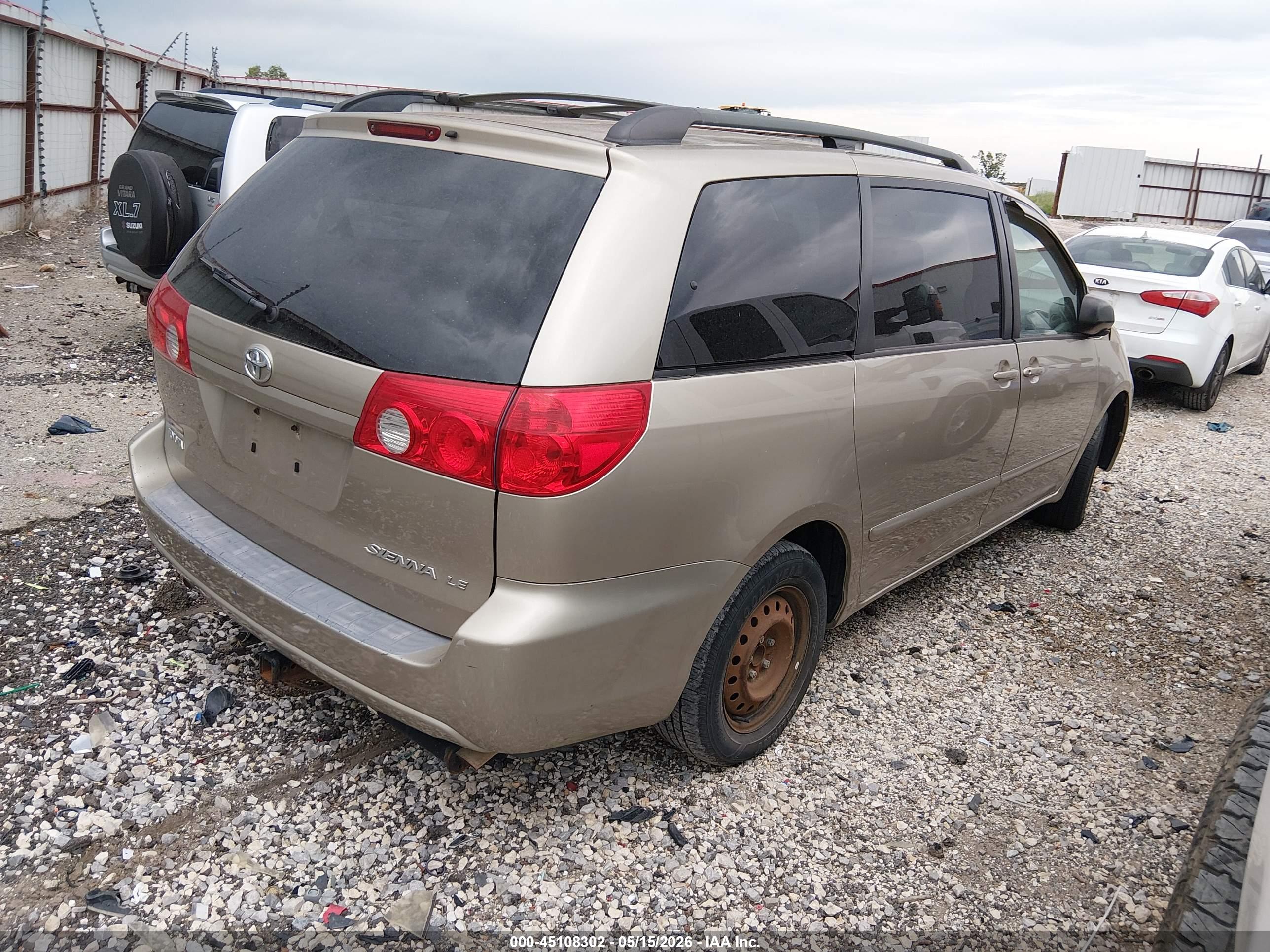 TOYOTA SIENNA image 4
