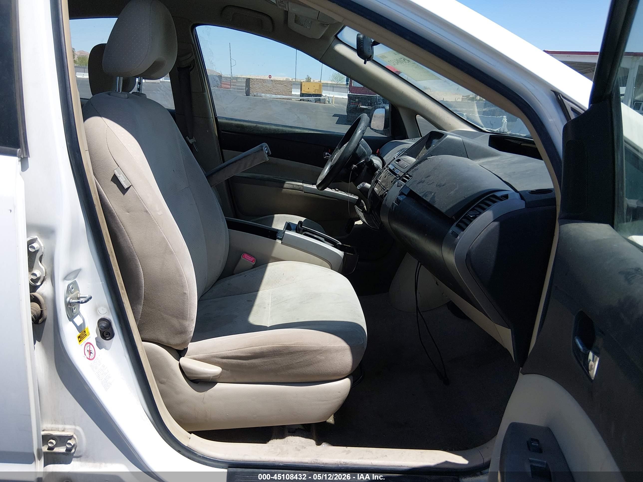 TOYOTA PRIUS image 5