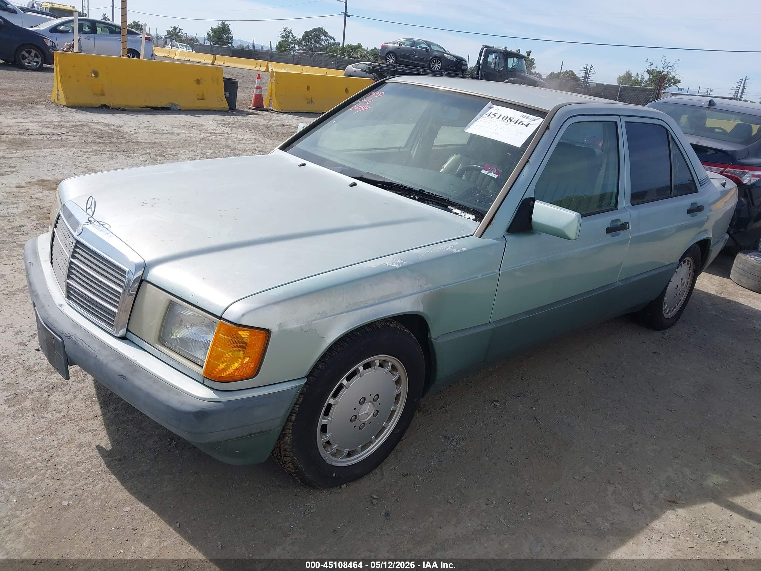 MERCEDES-BENZ 190 image 2