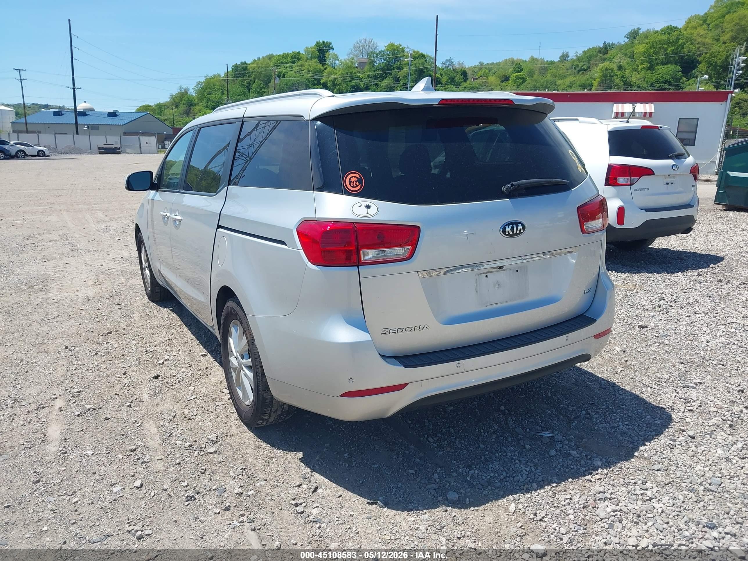 KIA SEDONA image 3