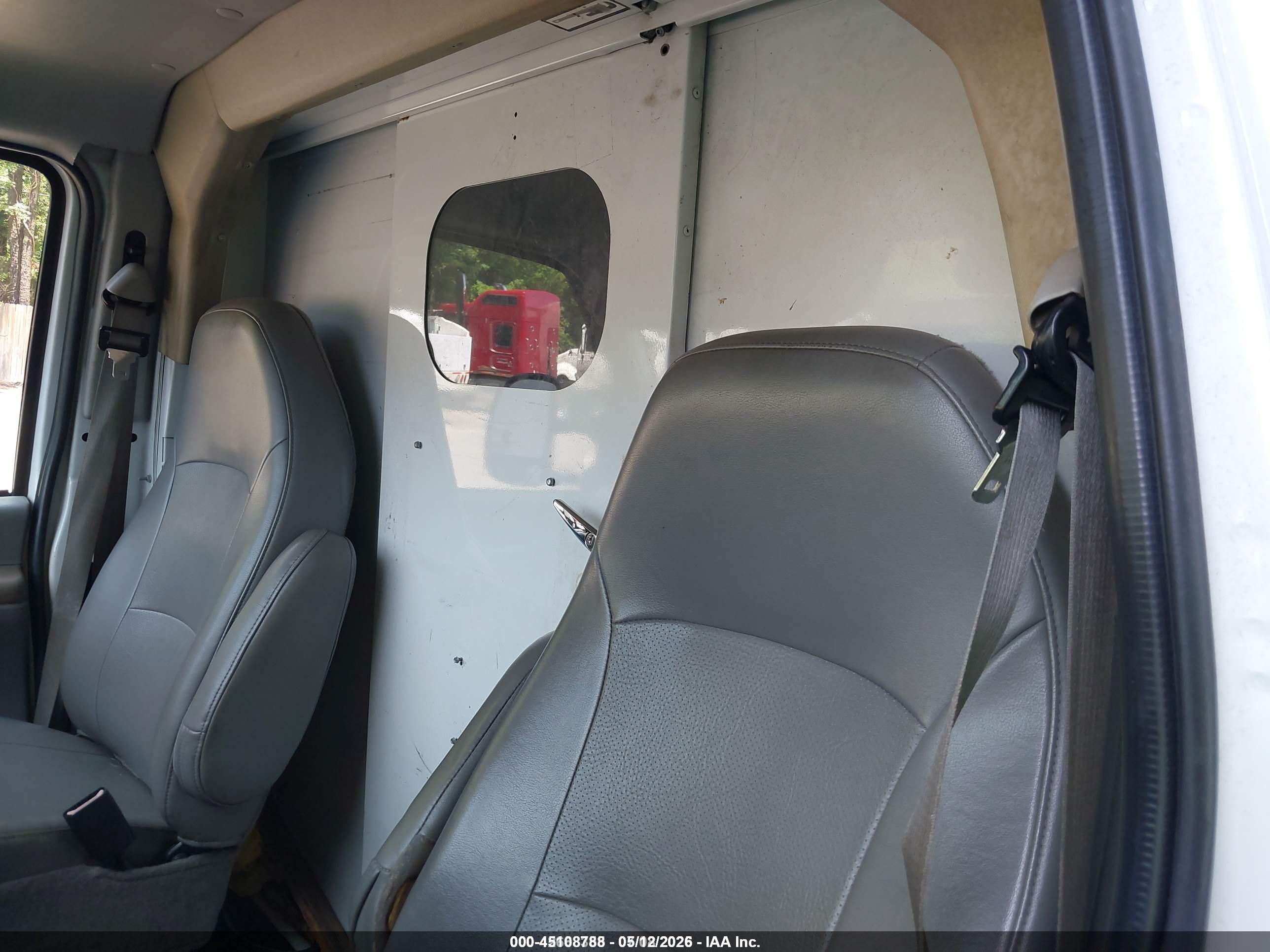FORD E-350 image 8