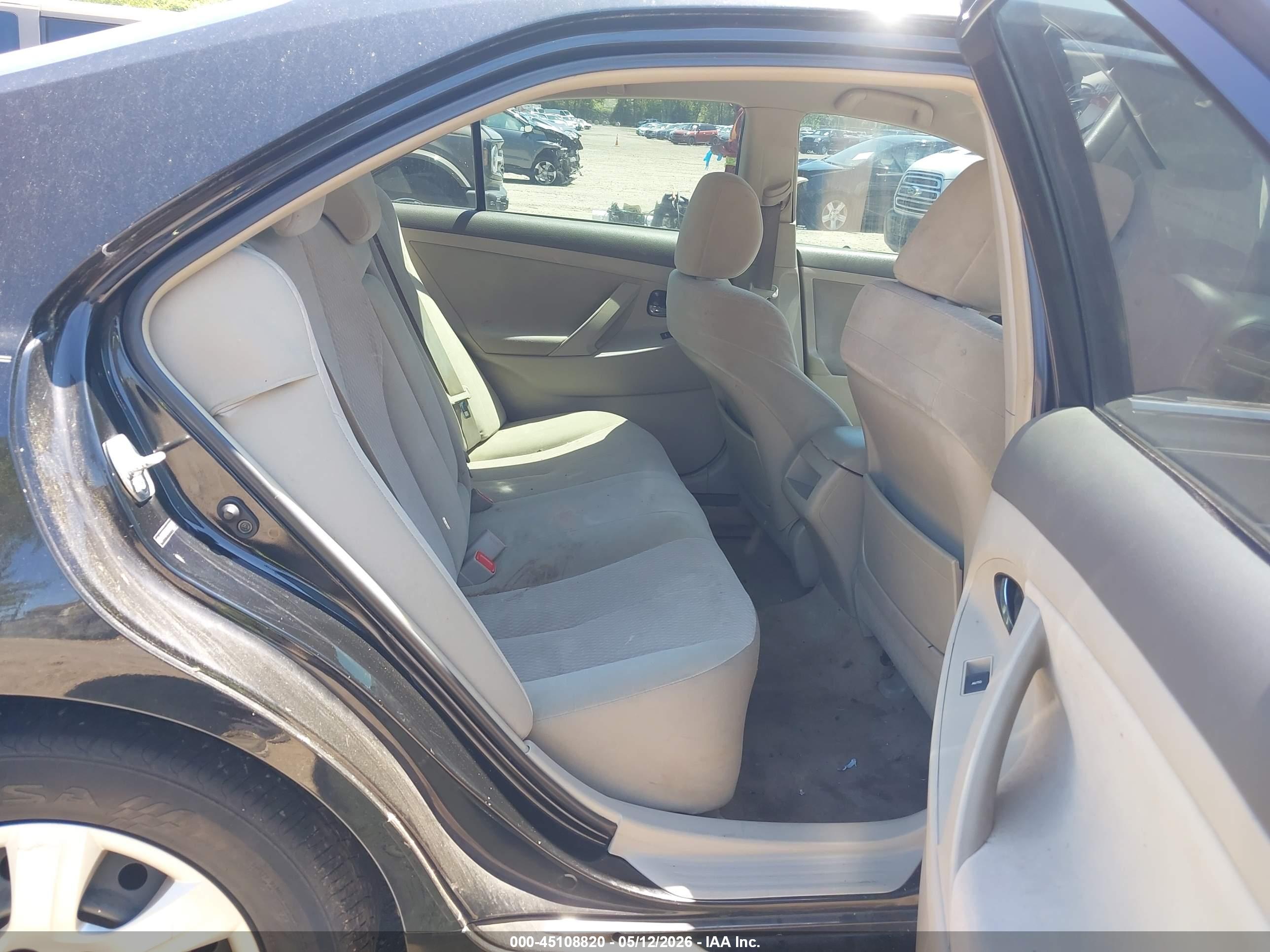 TOYOTA CAMRY image 8