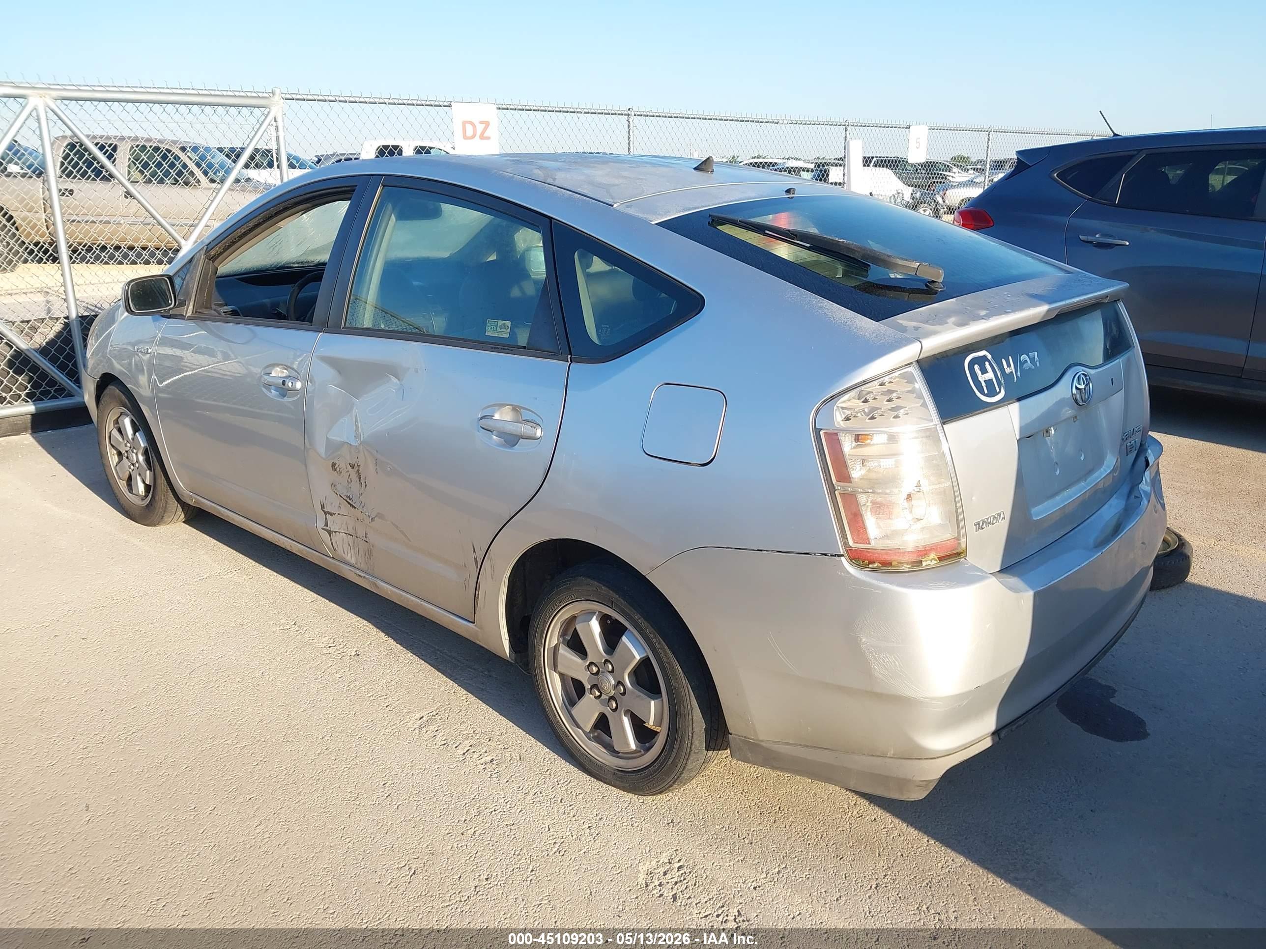 TOYOTA PRIUS image 3