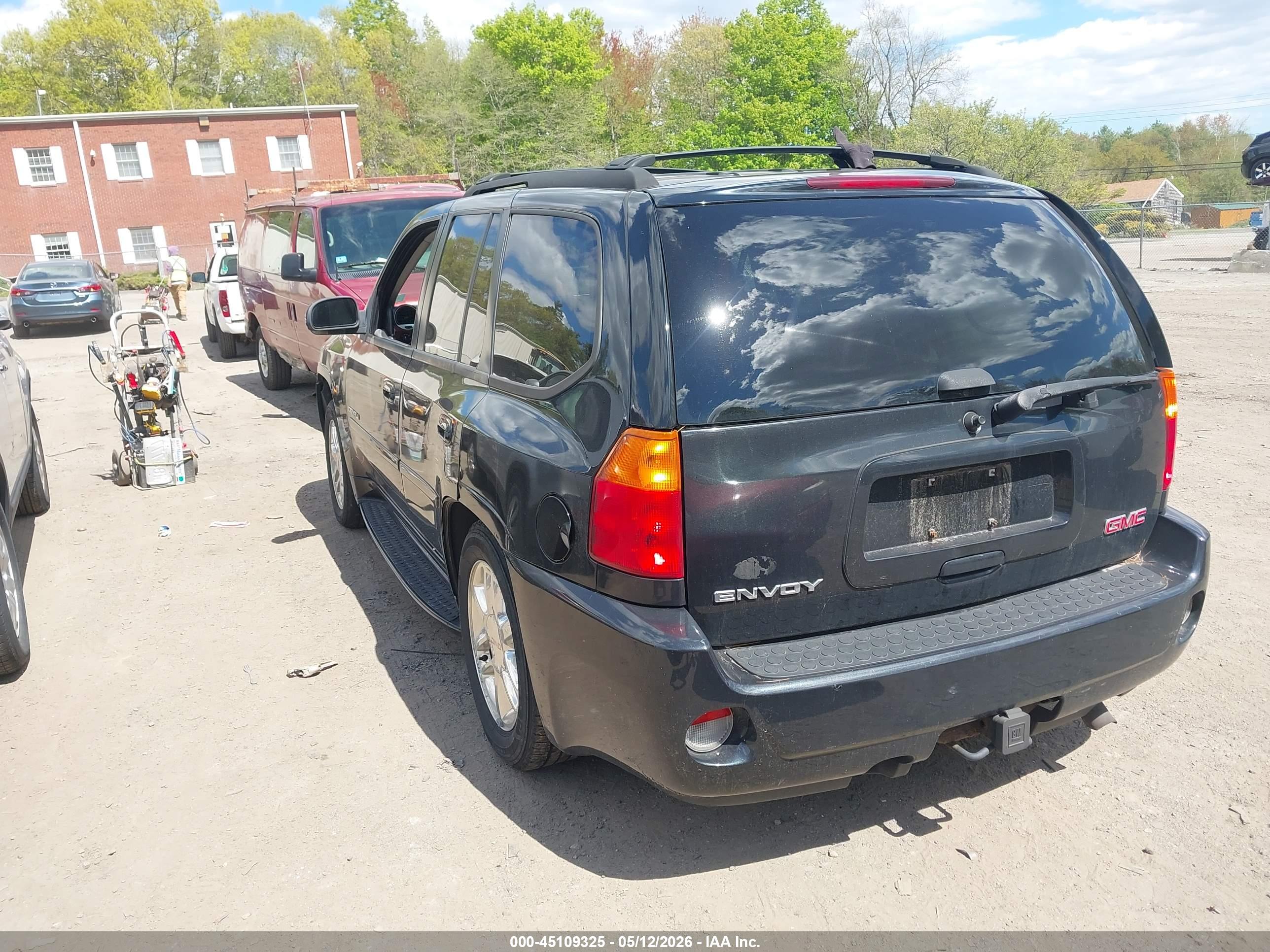GMC ENVOY image 3