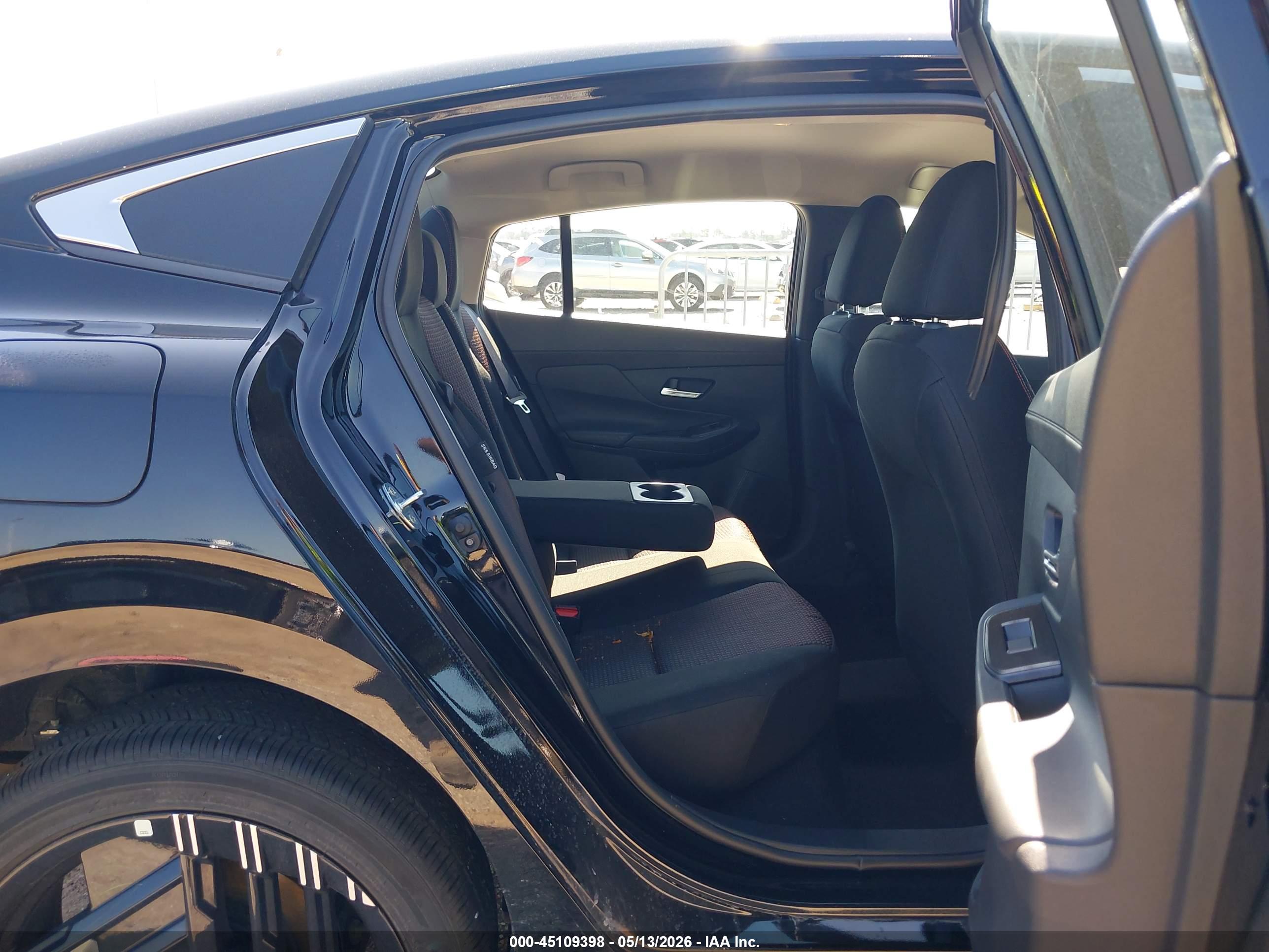NISSAN SENTRA image 8