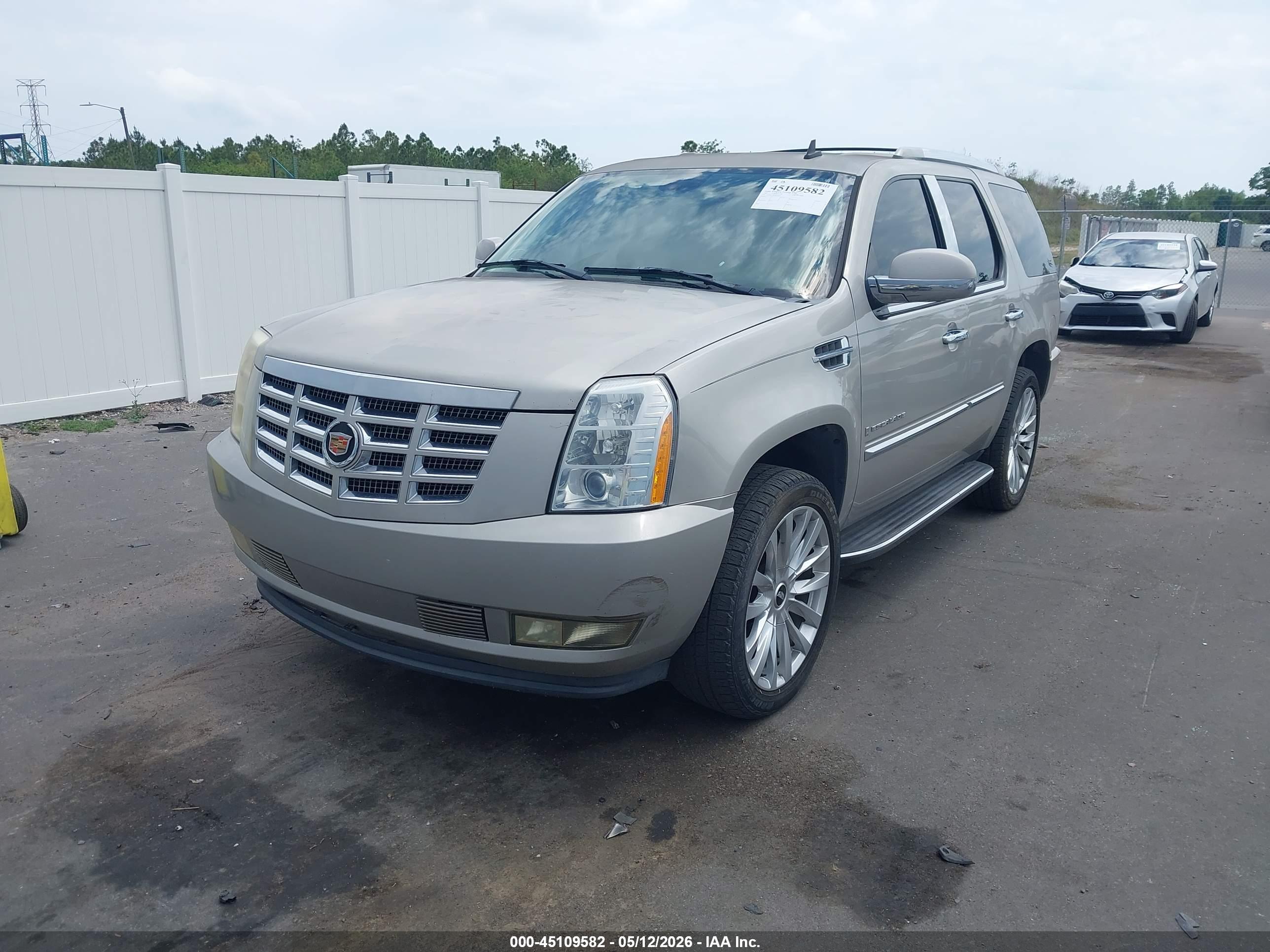CADILLAC ESCALADE image 2