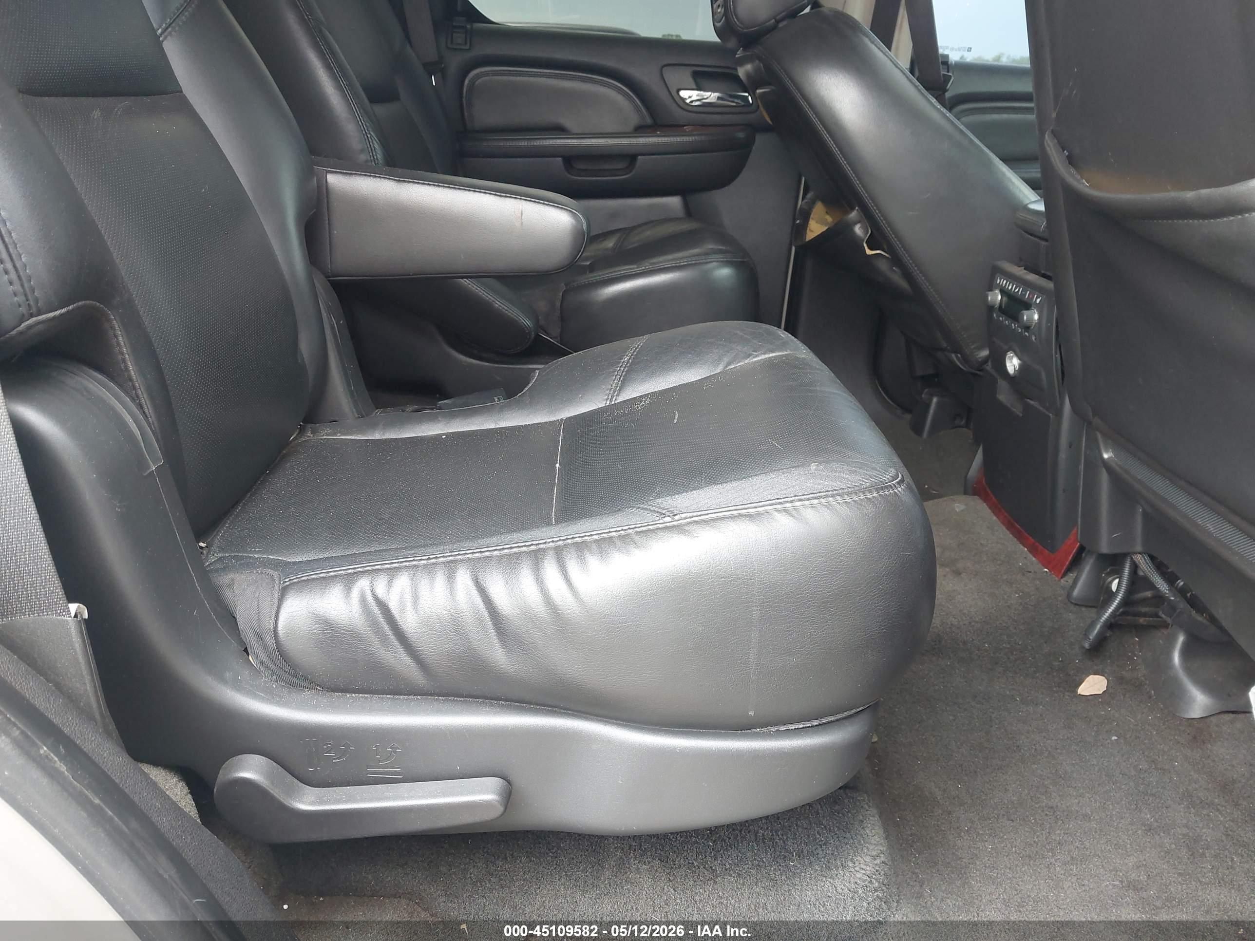 CADILLAC ESCALADE image 8
