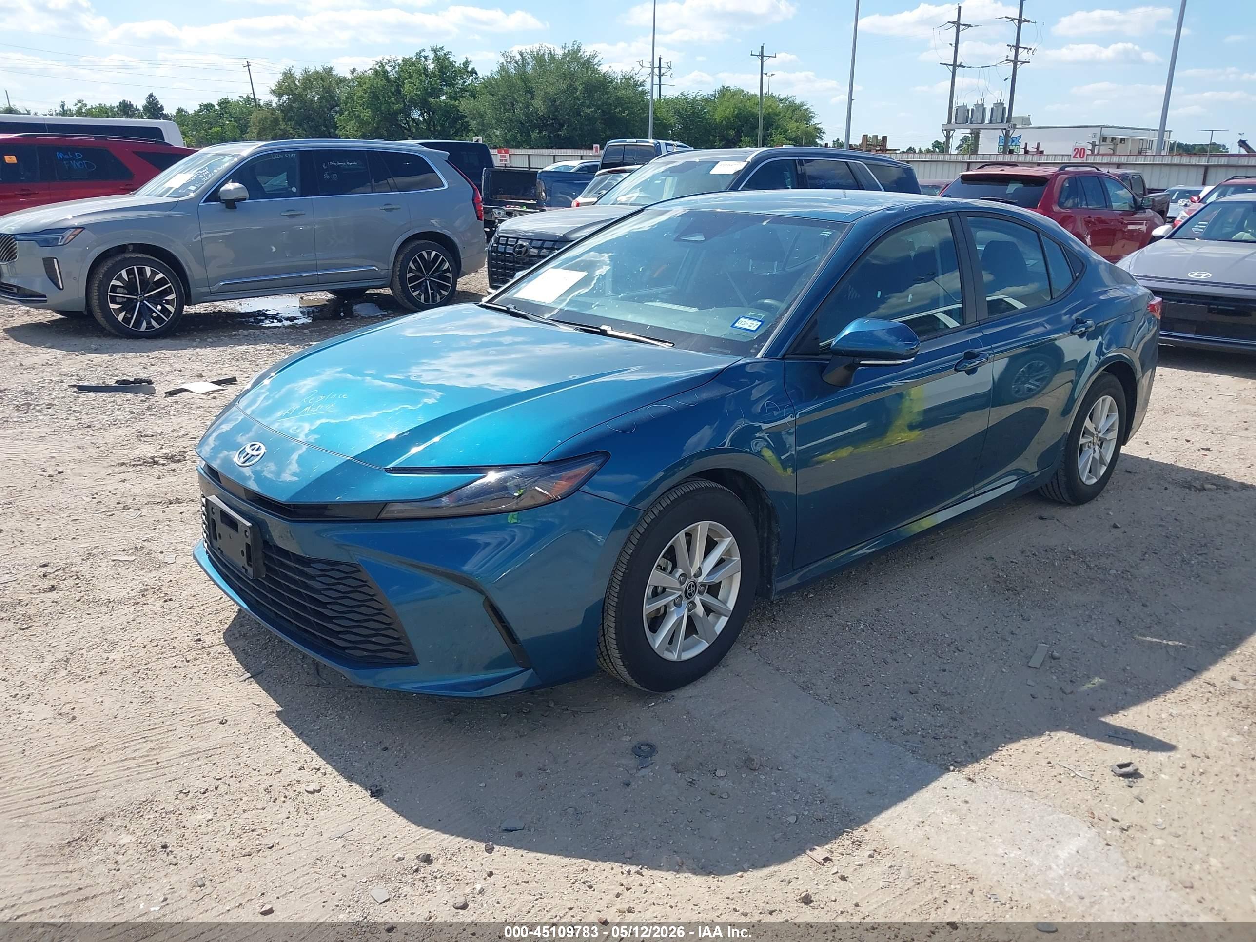 TOYOTA CAMRY image 2