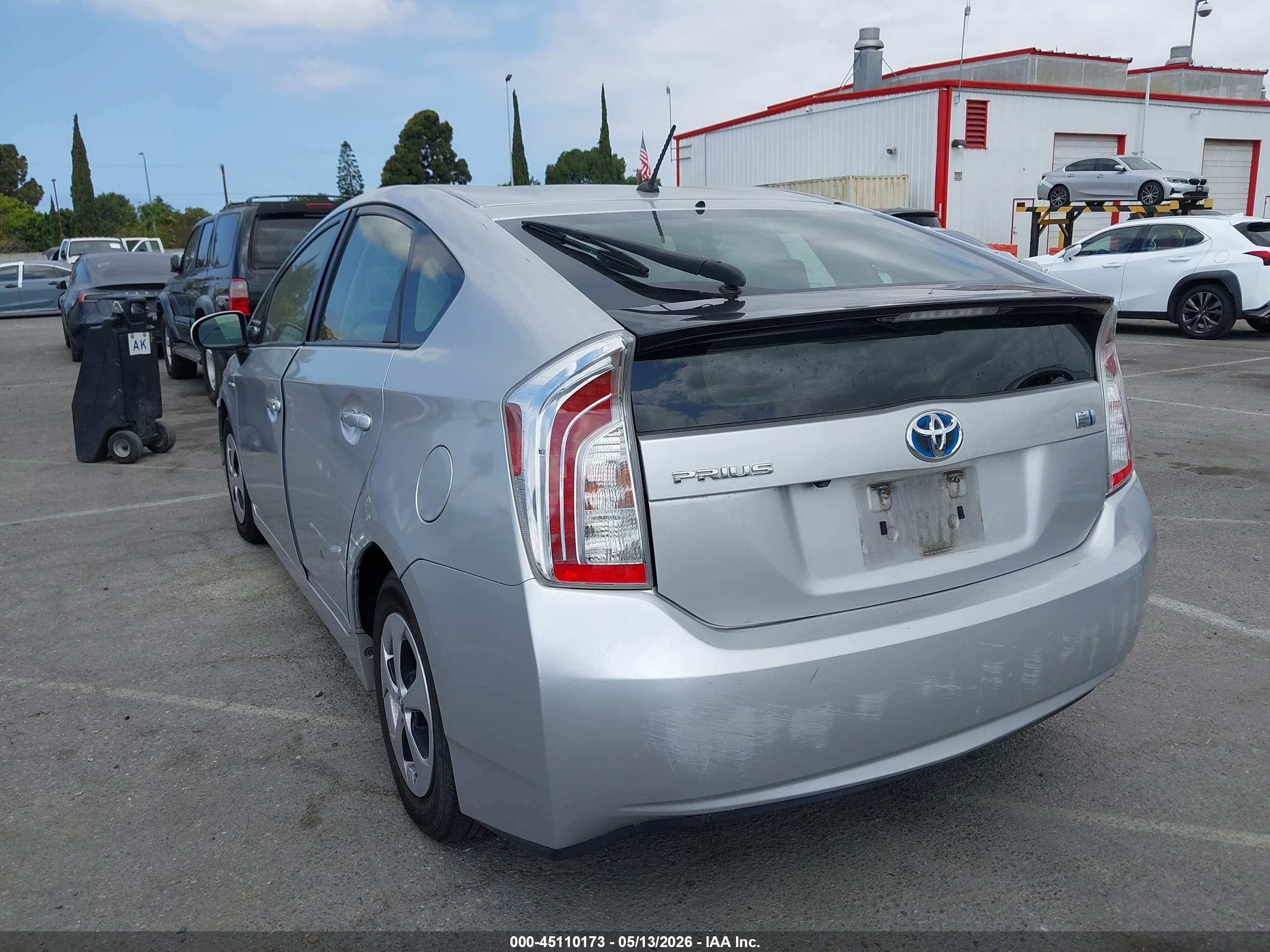 TOYOTA PRIUS image 3