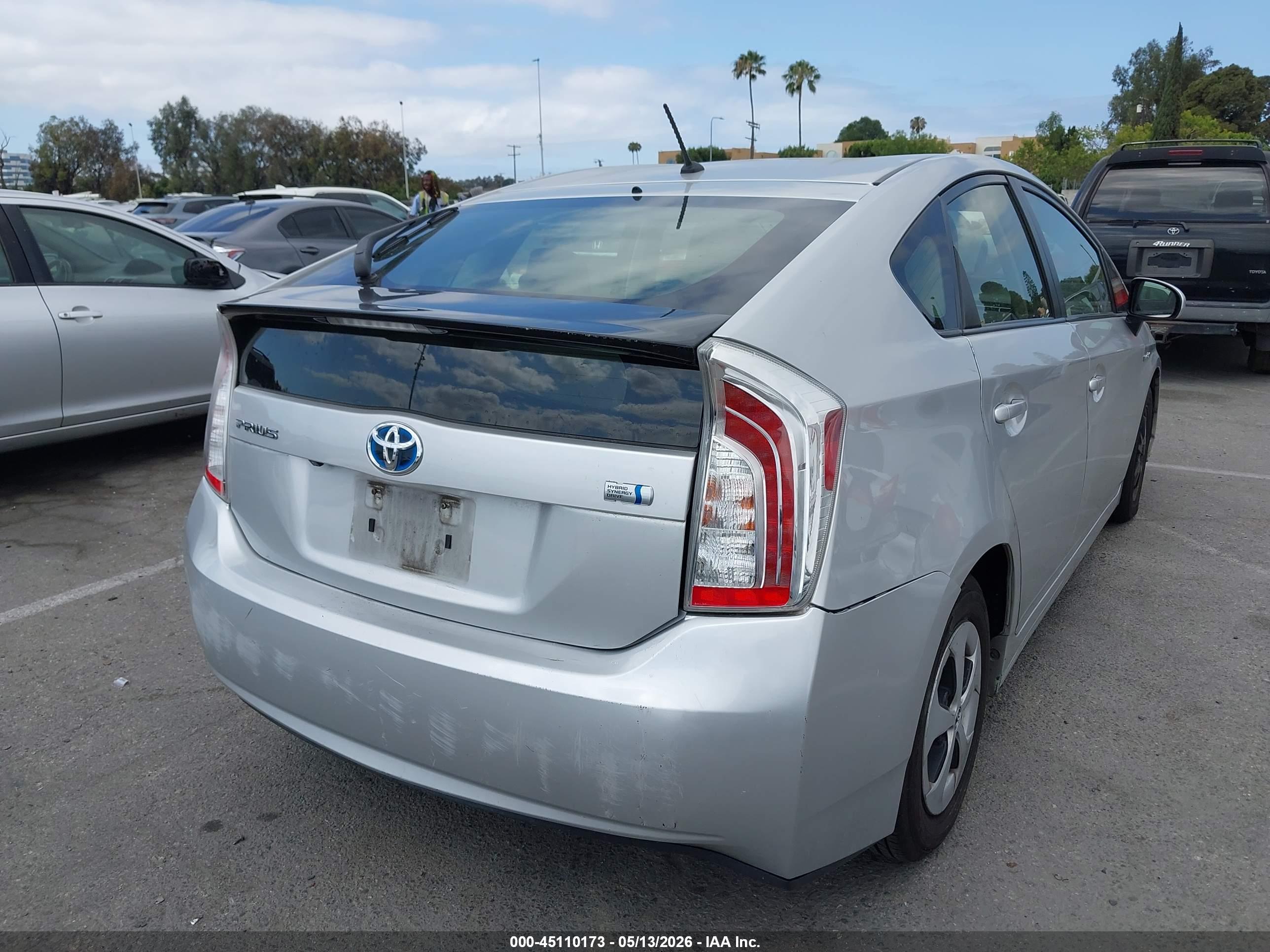 TOYOTA PRIUS image 4