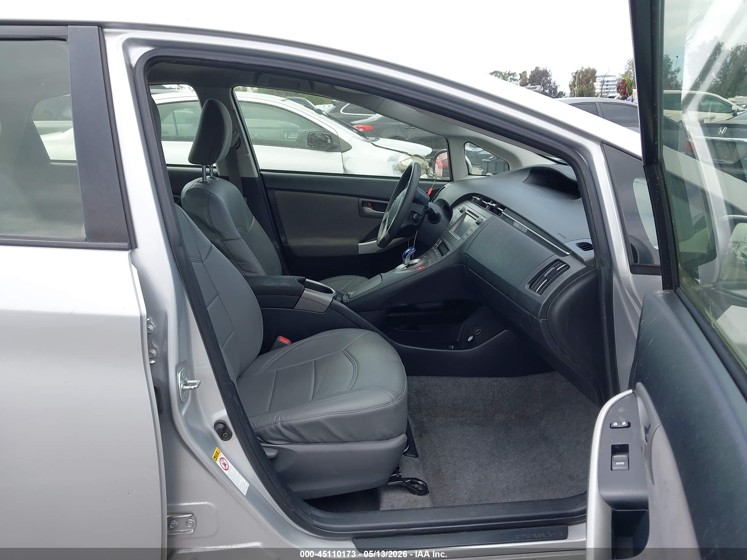 TOYOTA PRIUS image 5