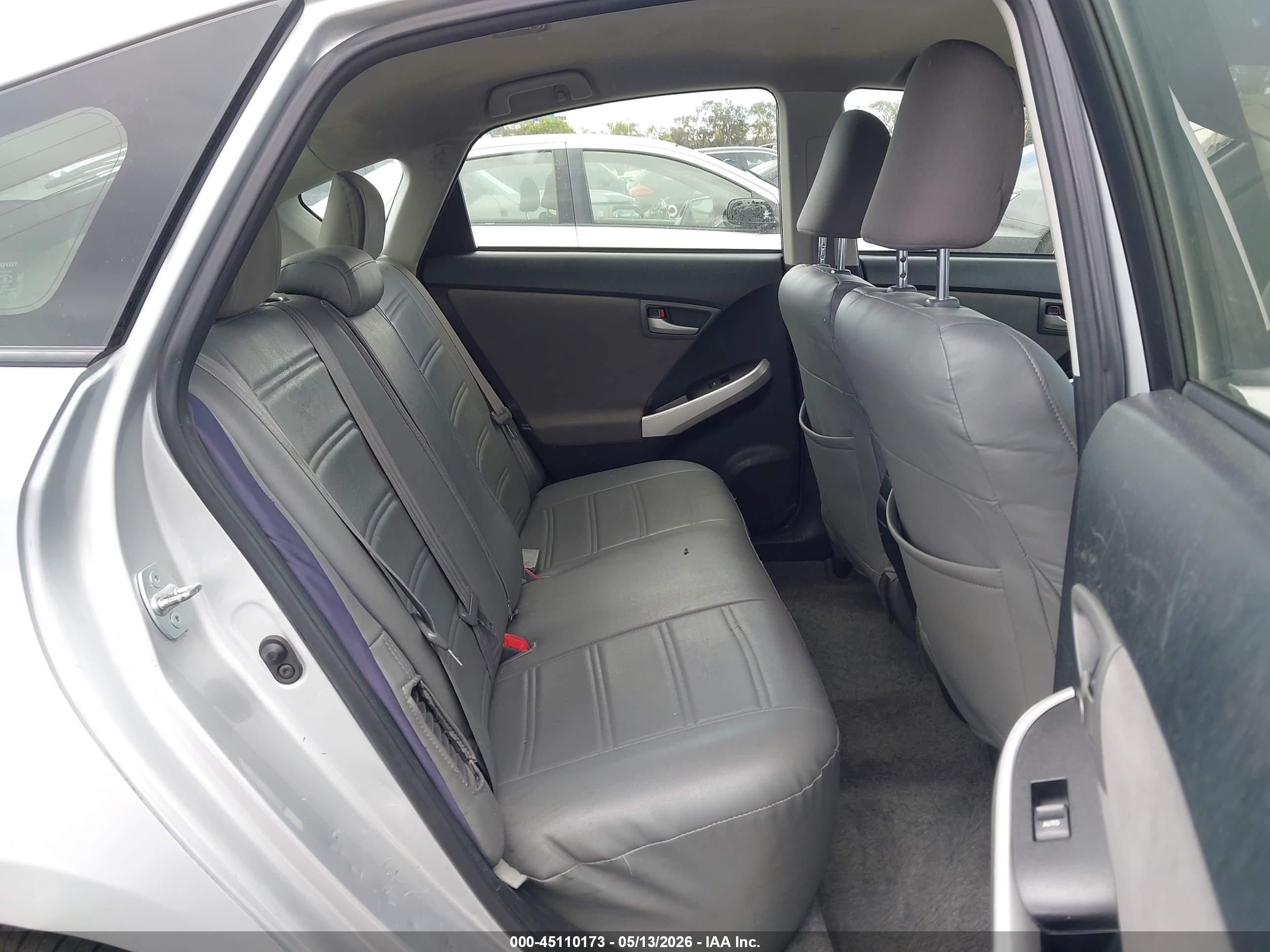 TOYOTA PRIUS image 8