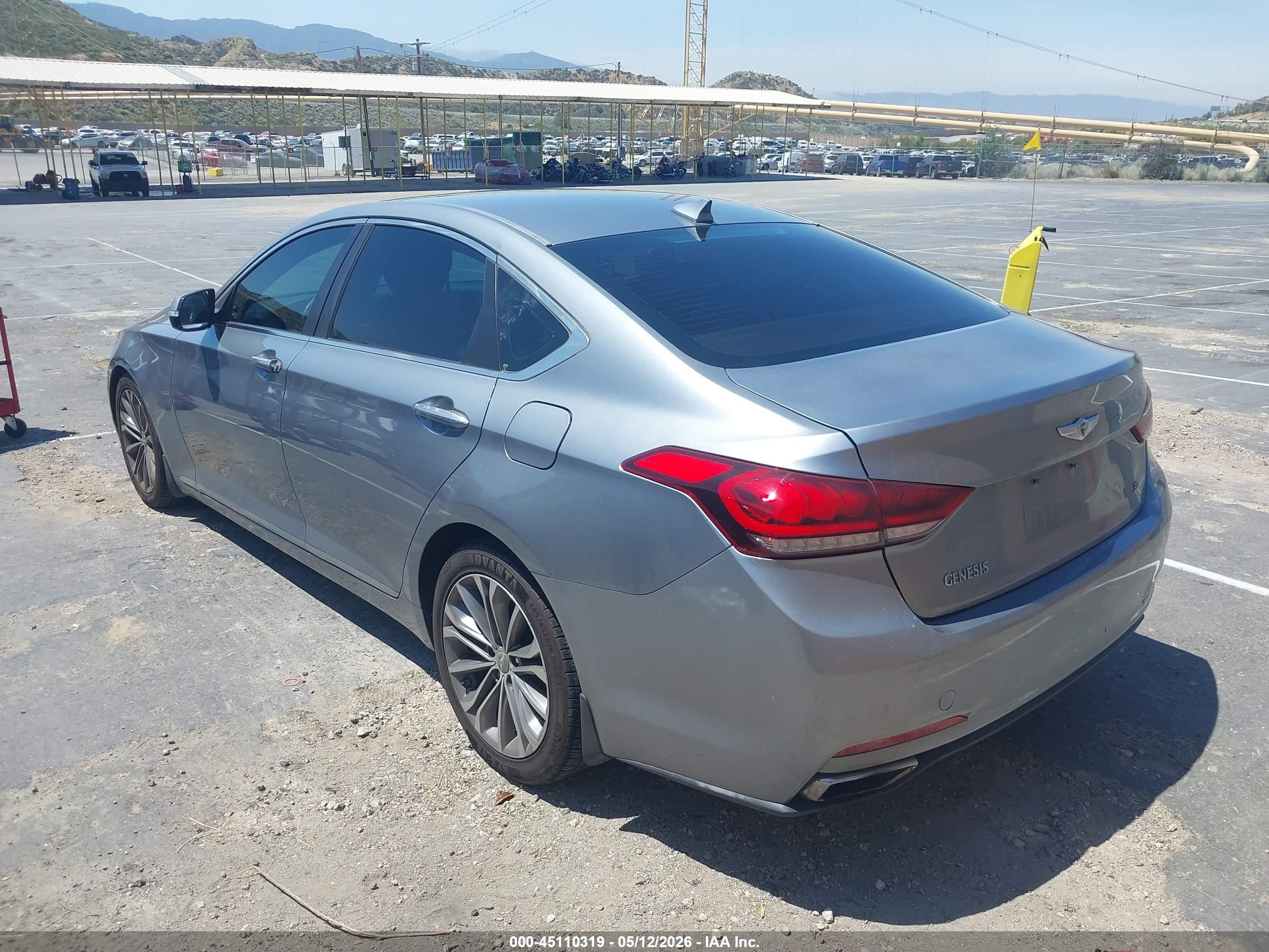 HYUNDAI GENESIS image 3