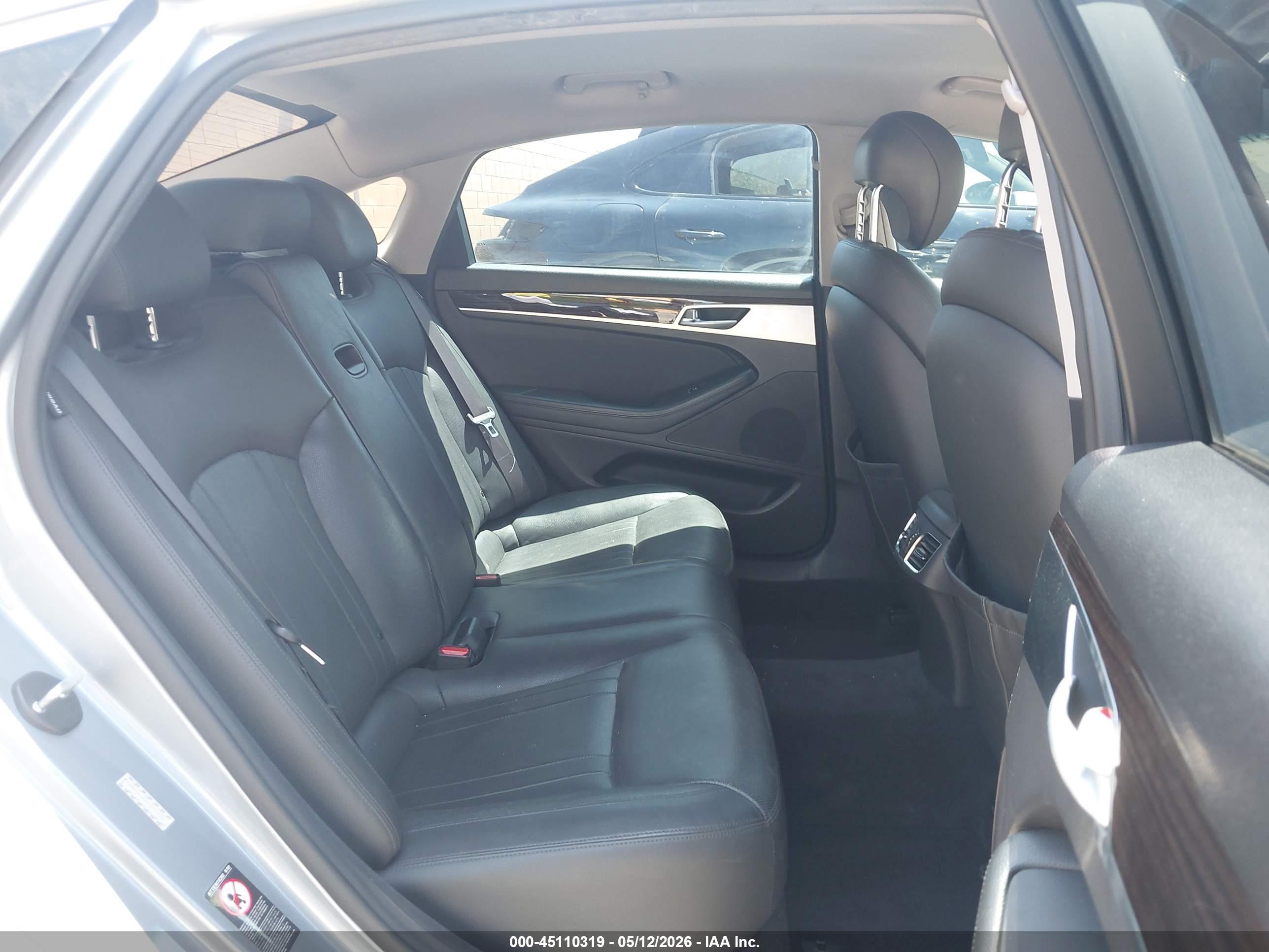 HYUNDAI GENESIS image 8