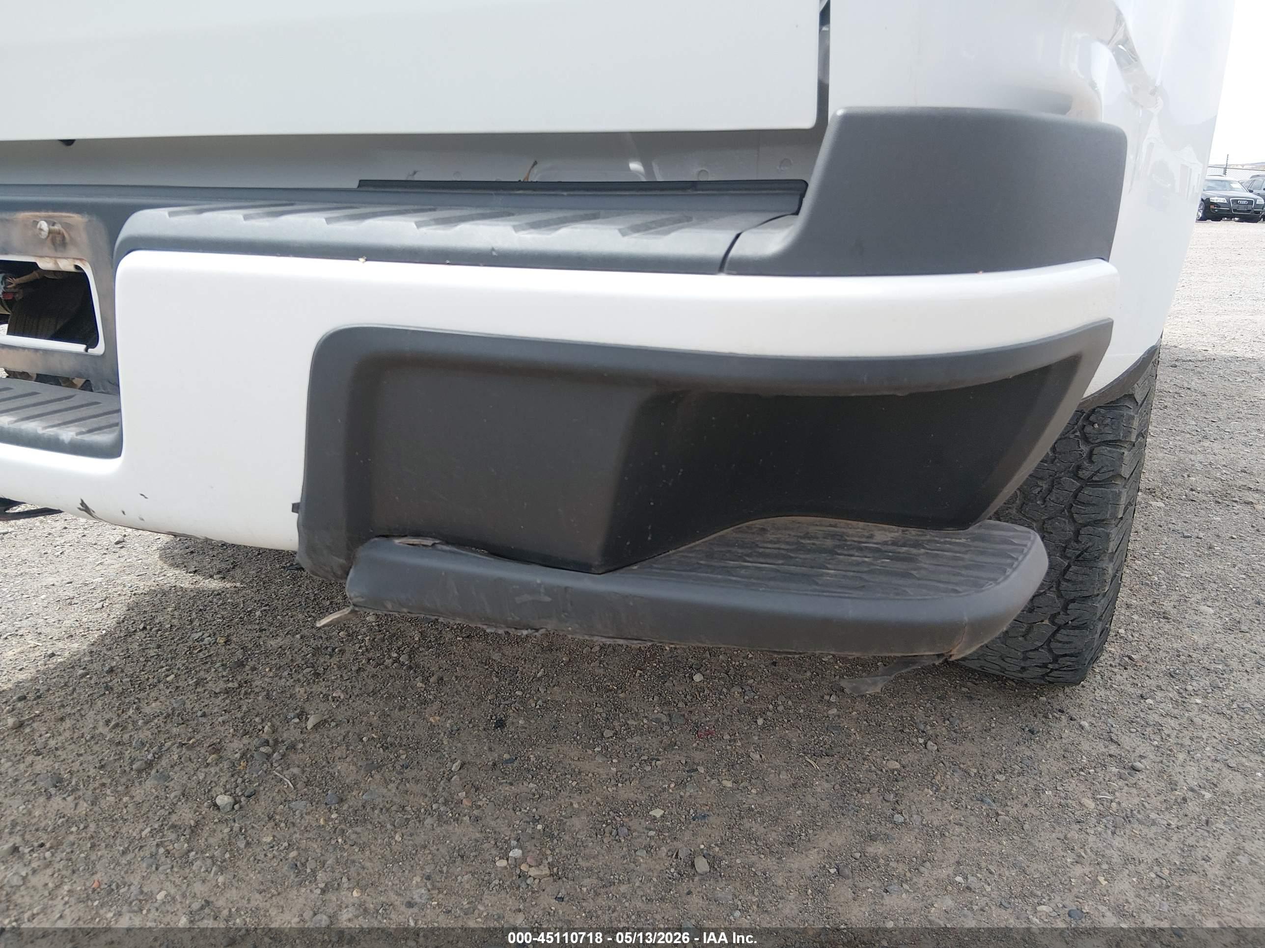CHEVROLET COLORADO image 6