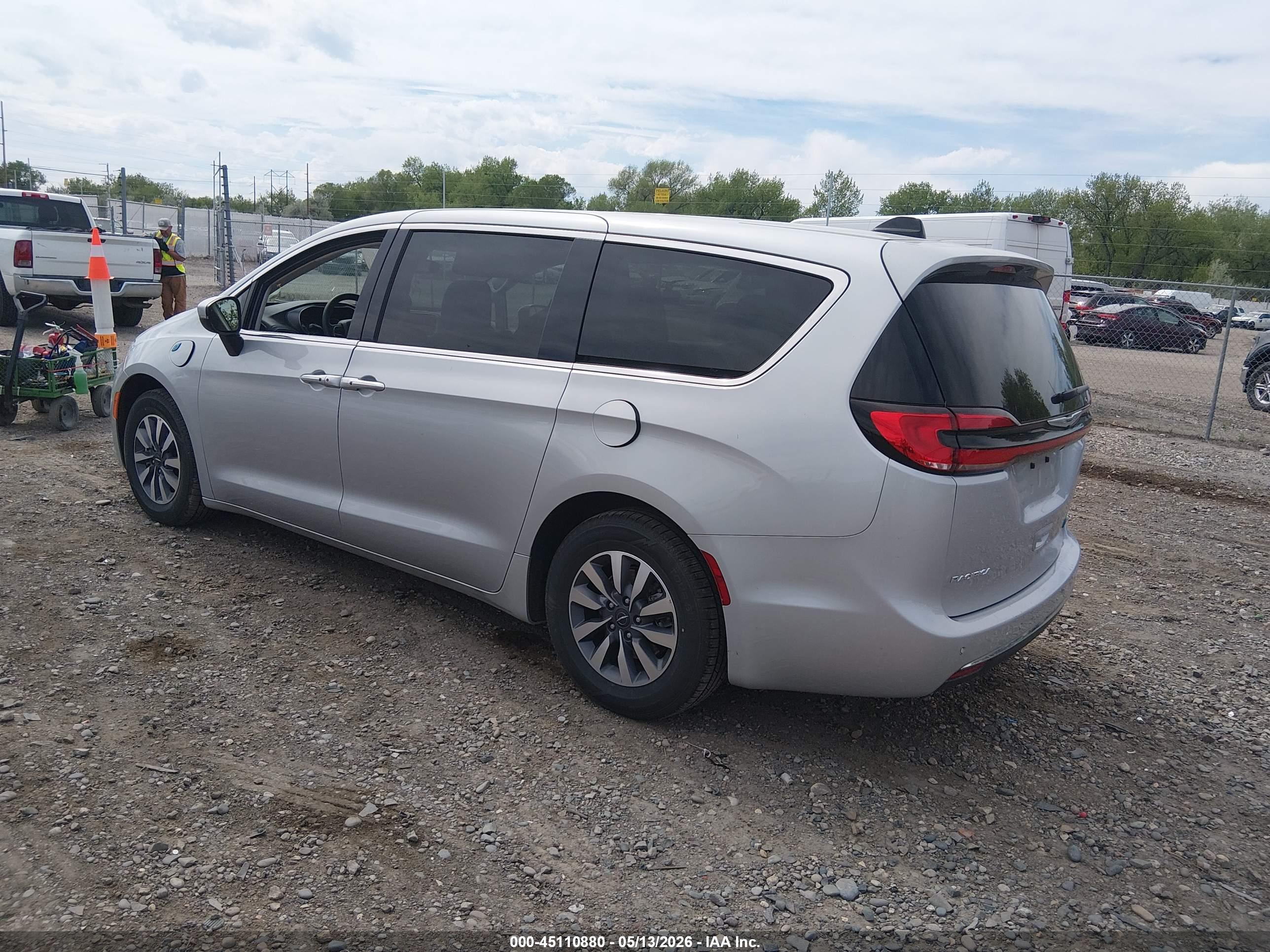 CHRYSLER PACIFICA image 3