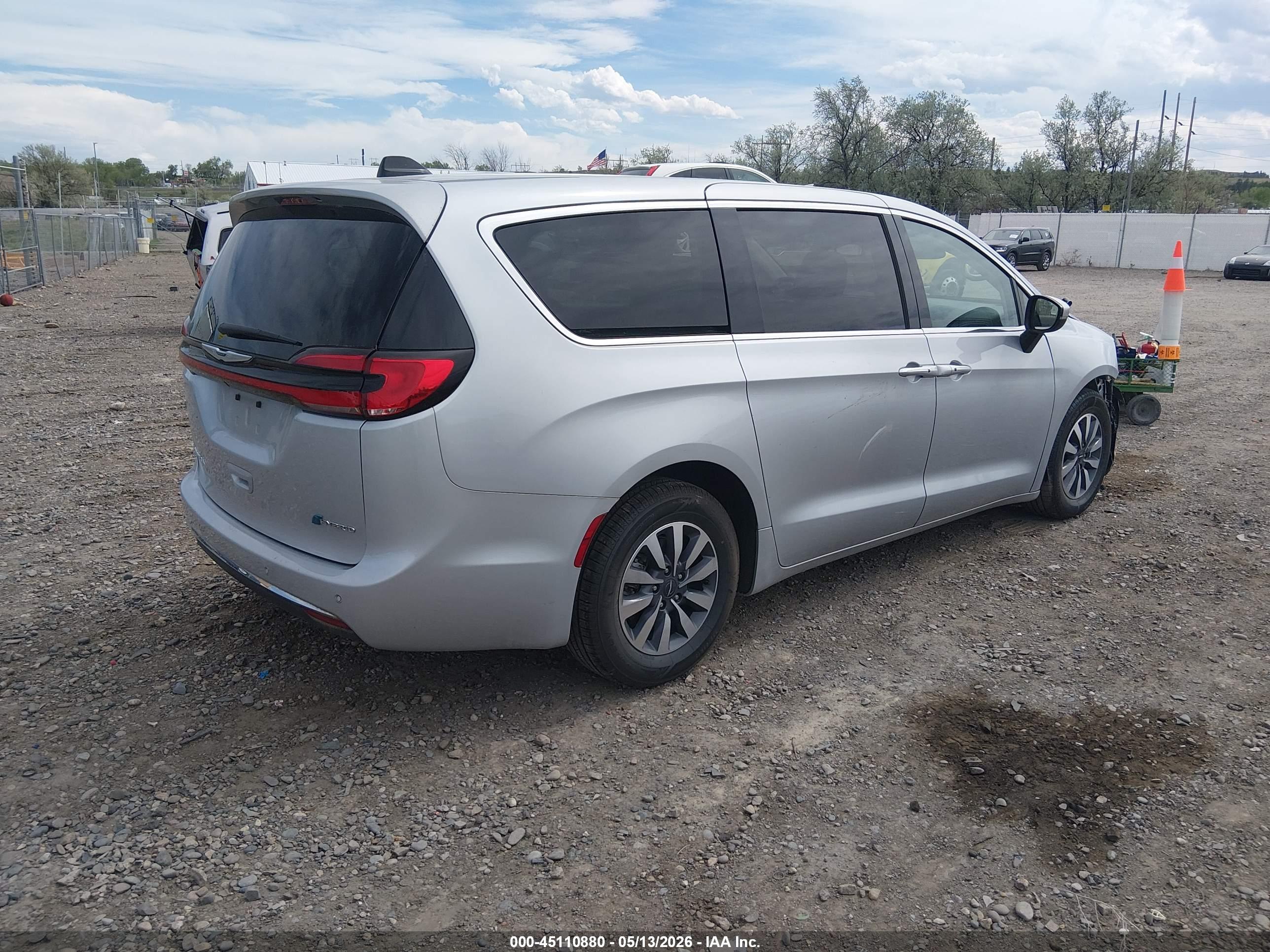 CHRYSLER PACIFICA image 4