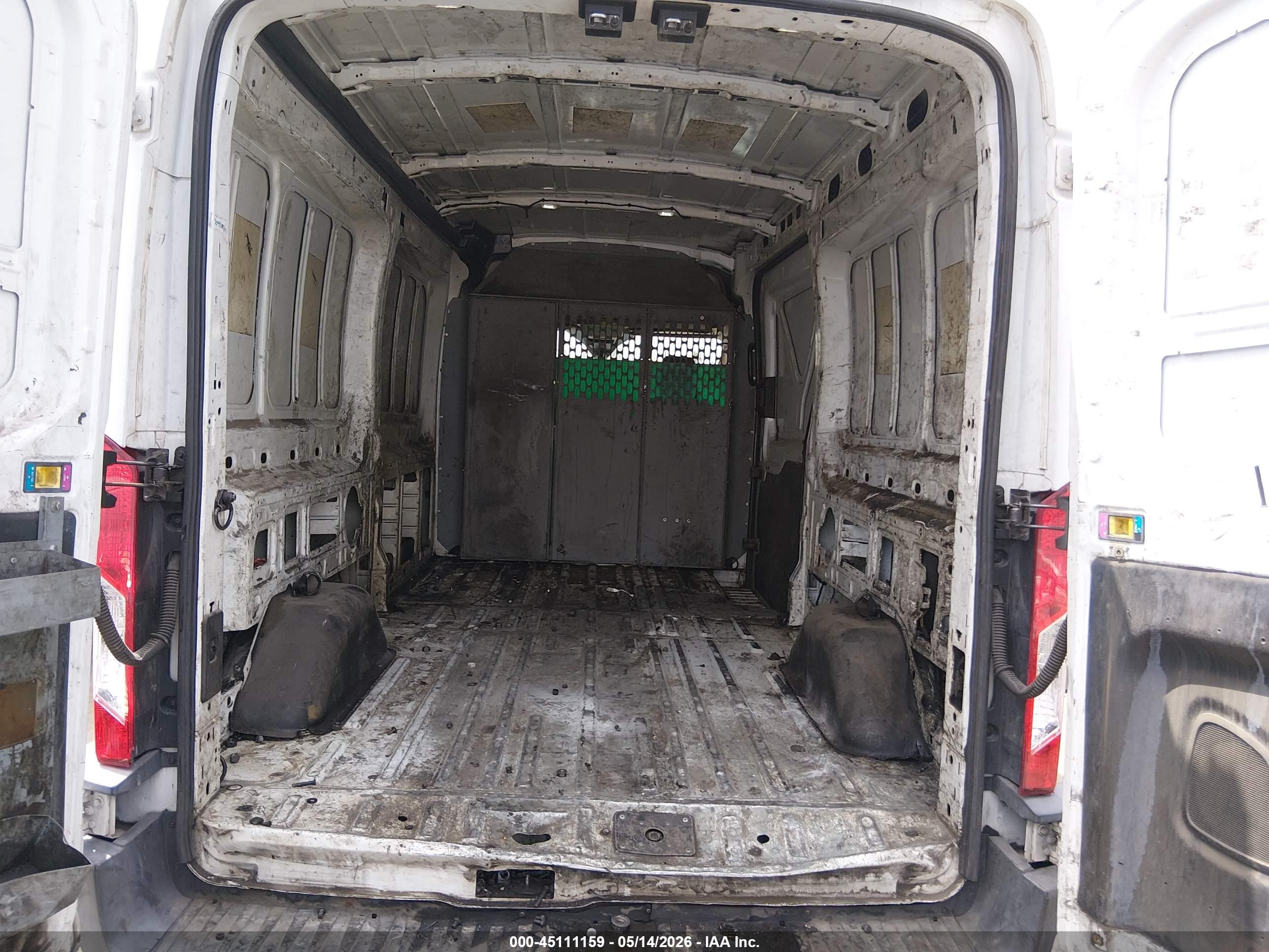 FORD TRANSIT-250 image 8