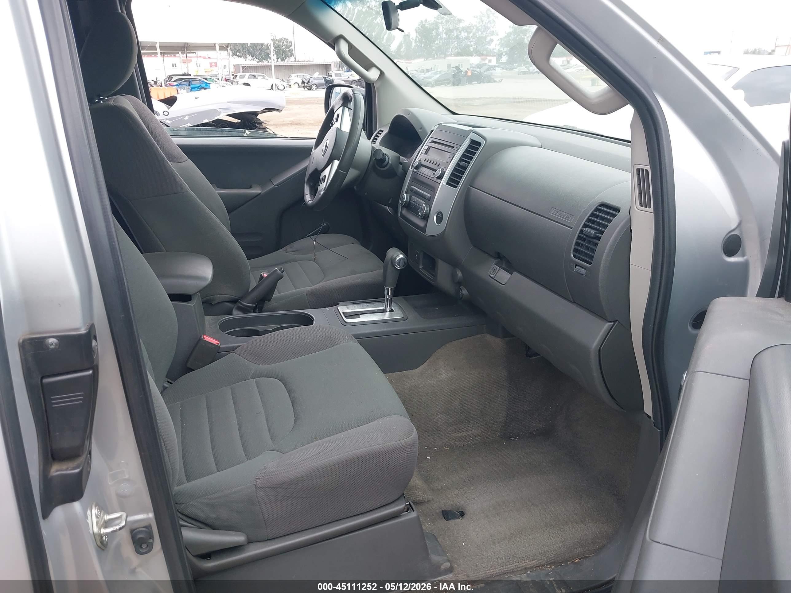 NISSAN FRONTIER image 5