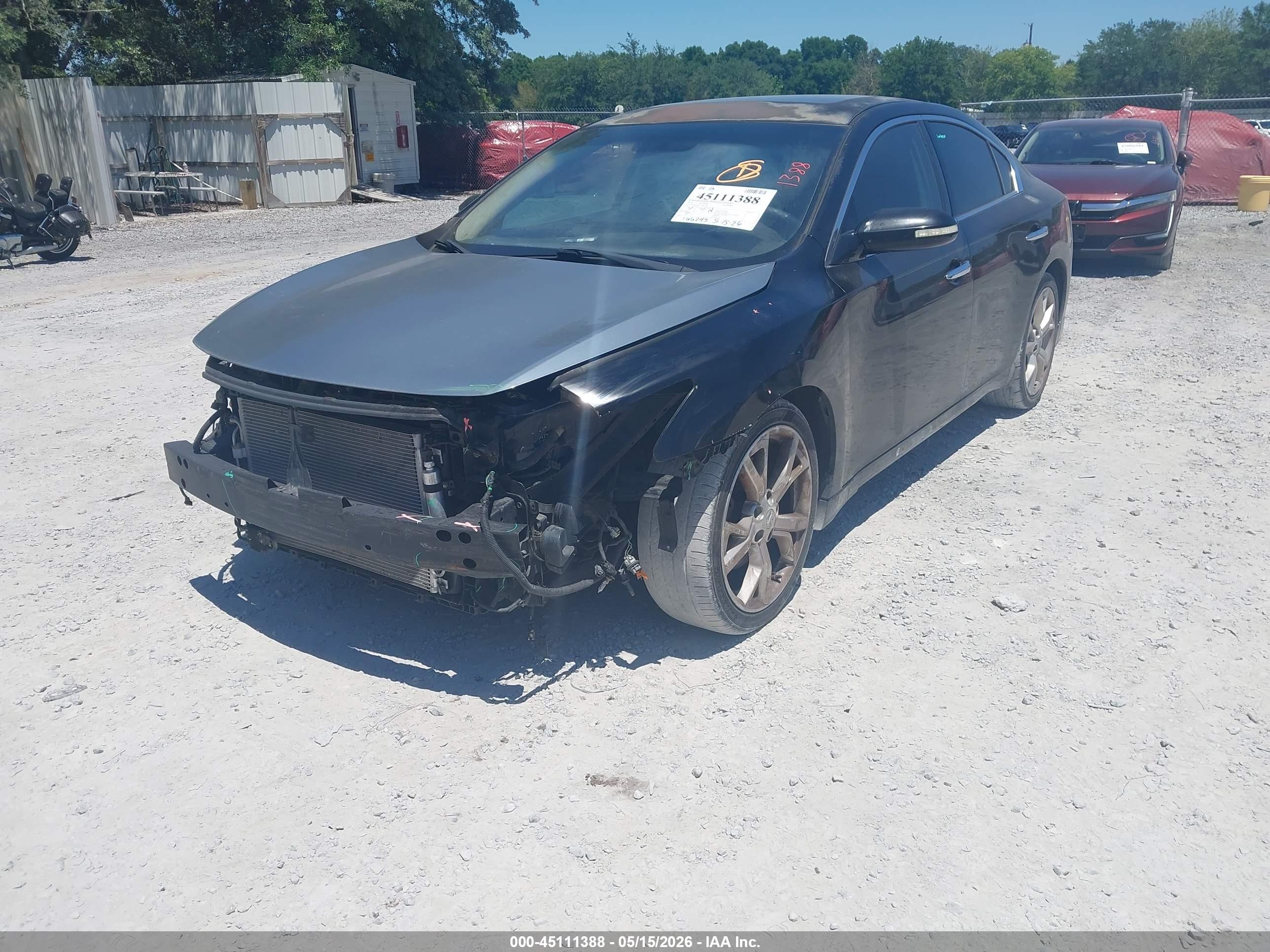 NISSAN MAXIMA image 2
