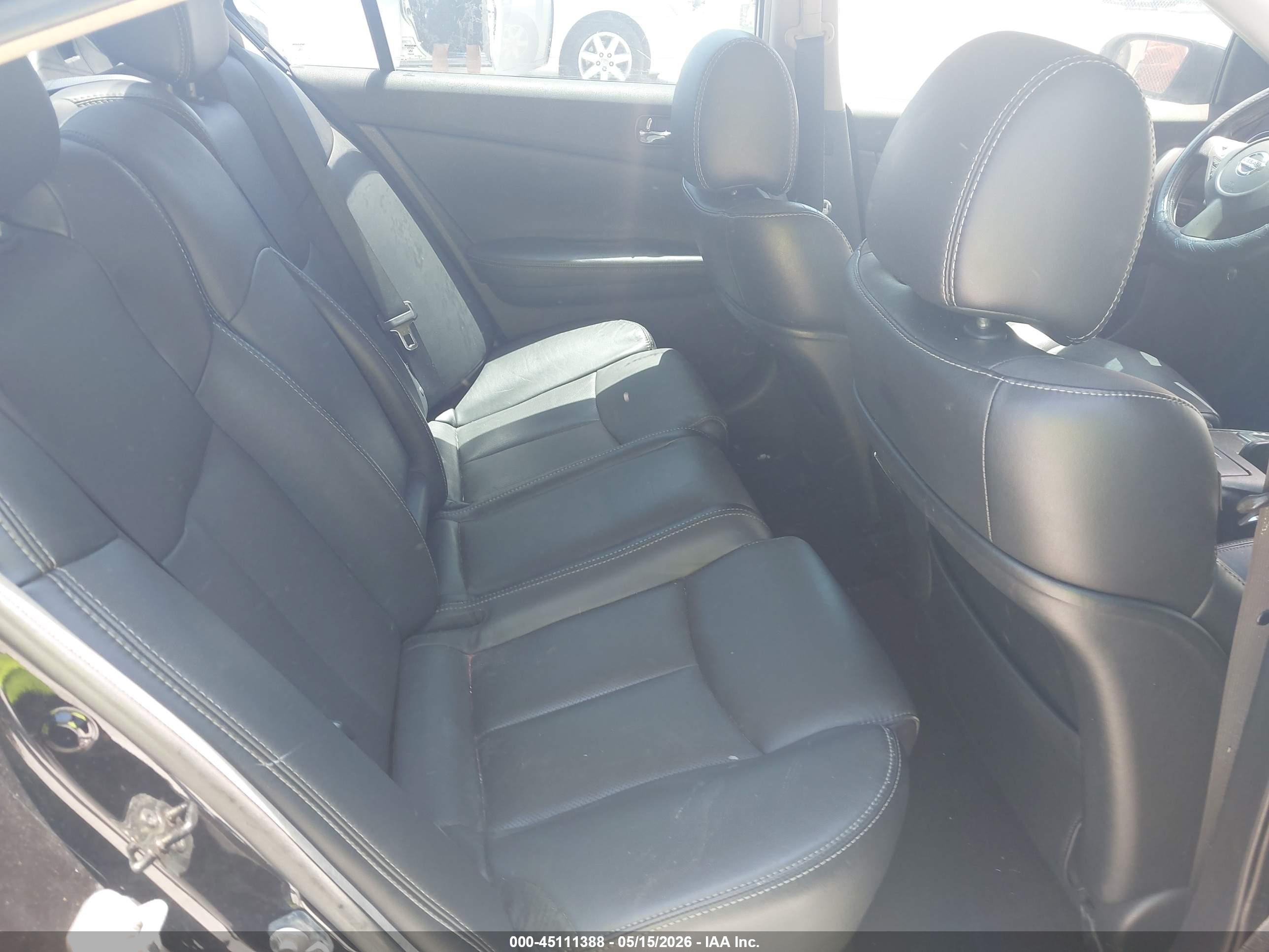 NISSAN MAXIMA image 8