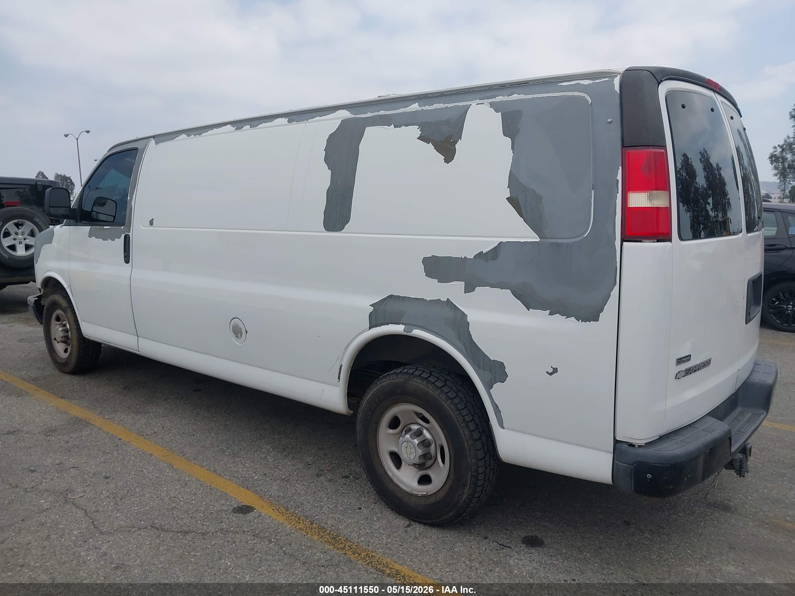 CHEVROLET EXPRESS image 3