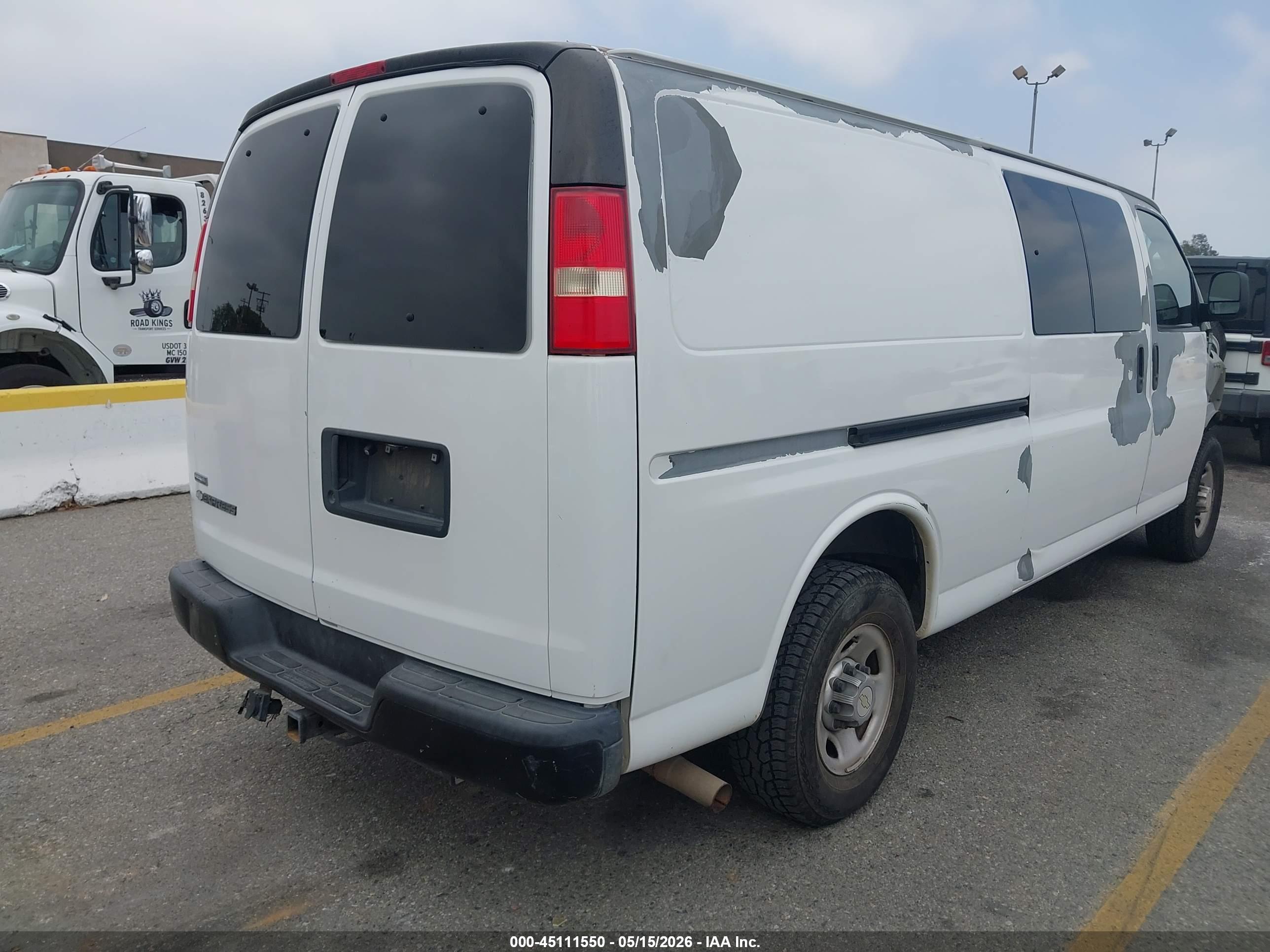 CHEVROLET EXPRESS image 4