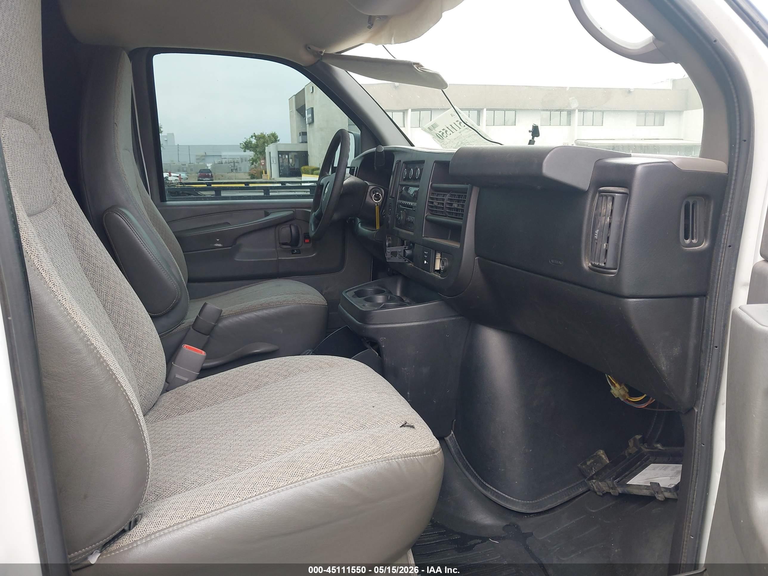 CHEVROLET EXPRESS image 5