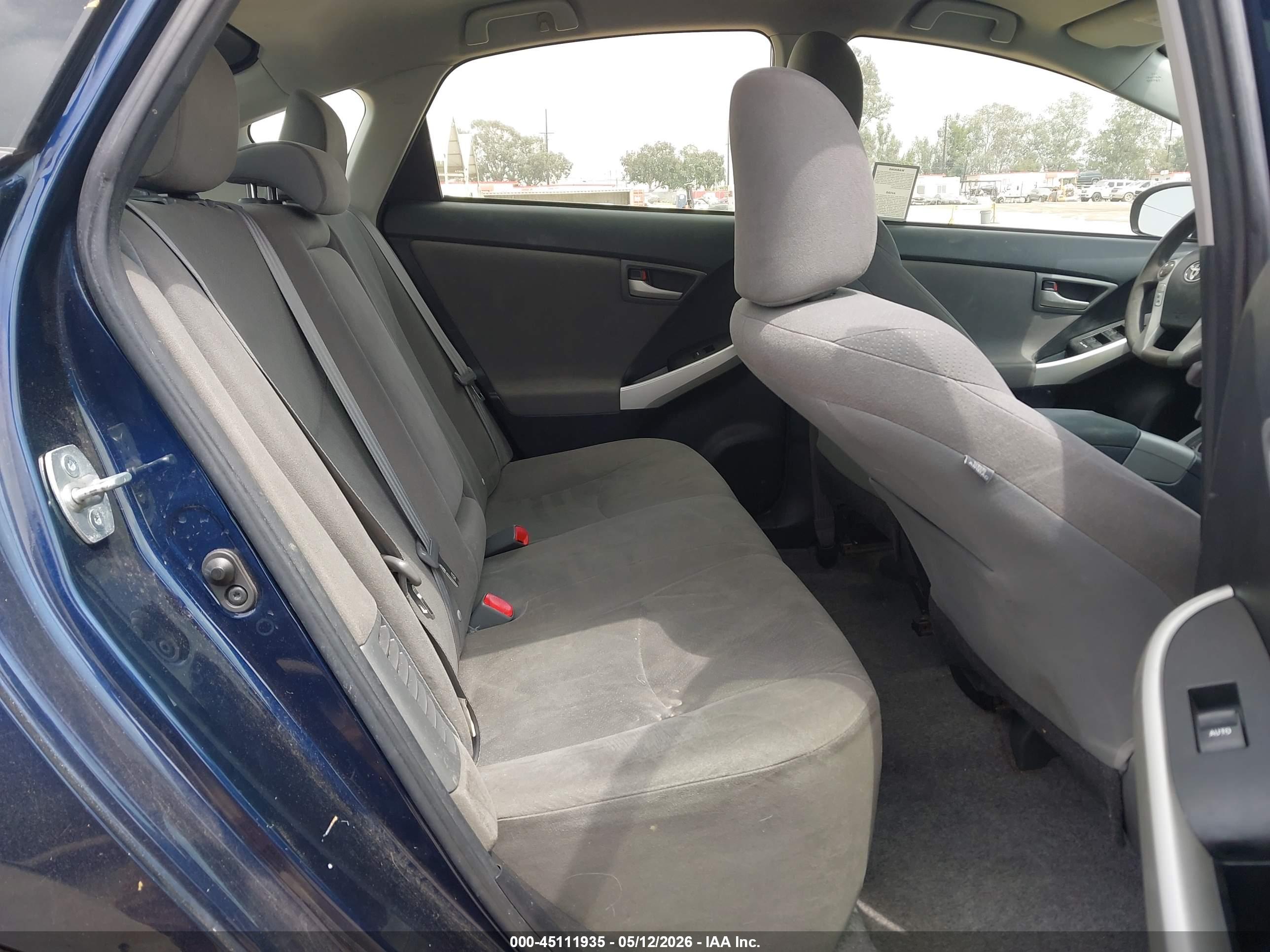 TOYOTA PRIUS image 8