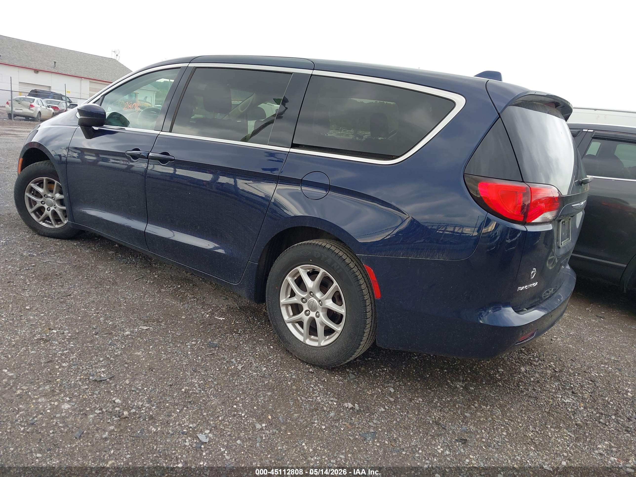 CHRYSLER PACIFICA image 3
