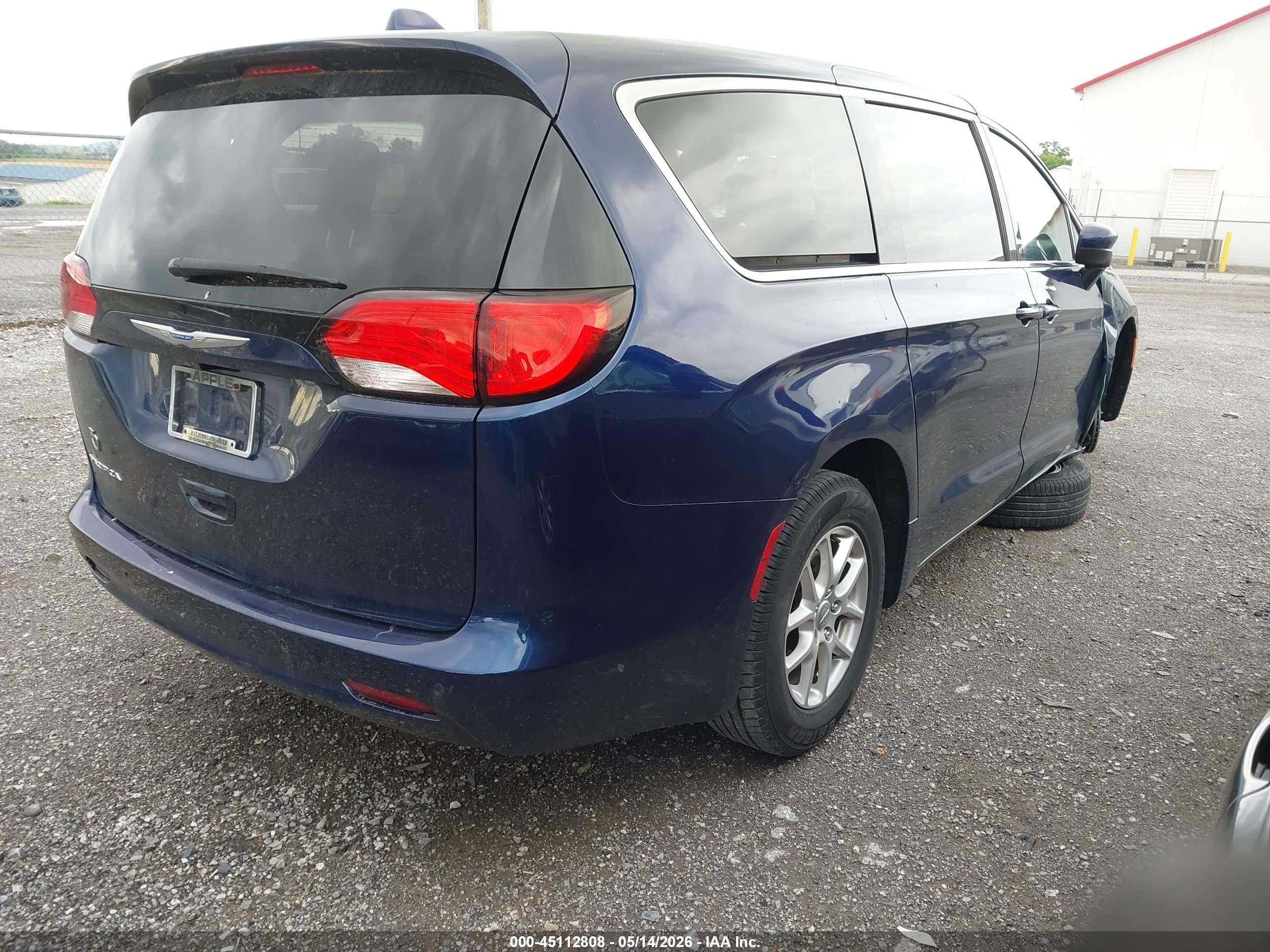 CHRYSLER PACIFICA image 4