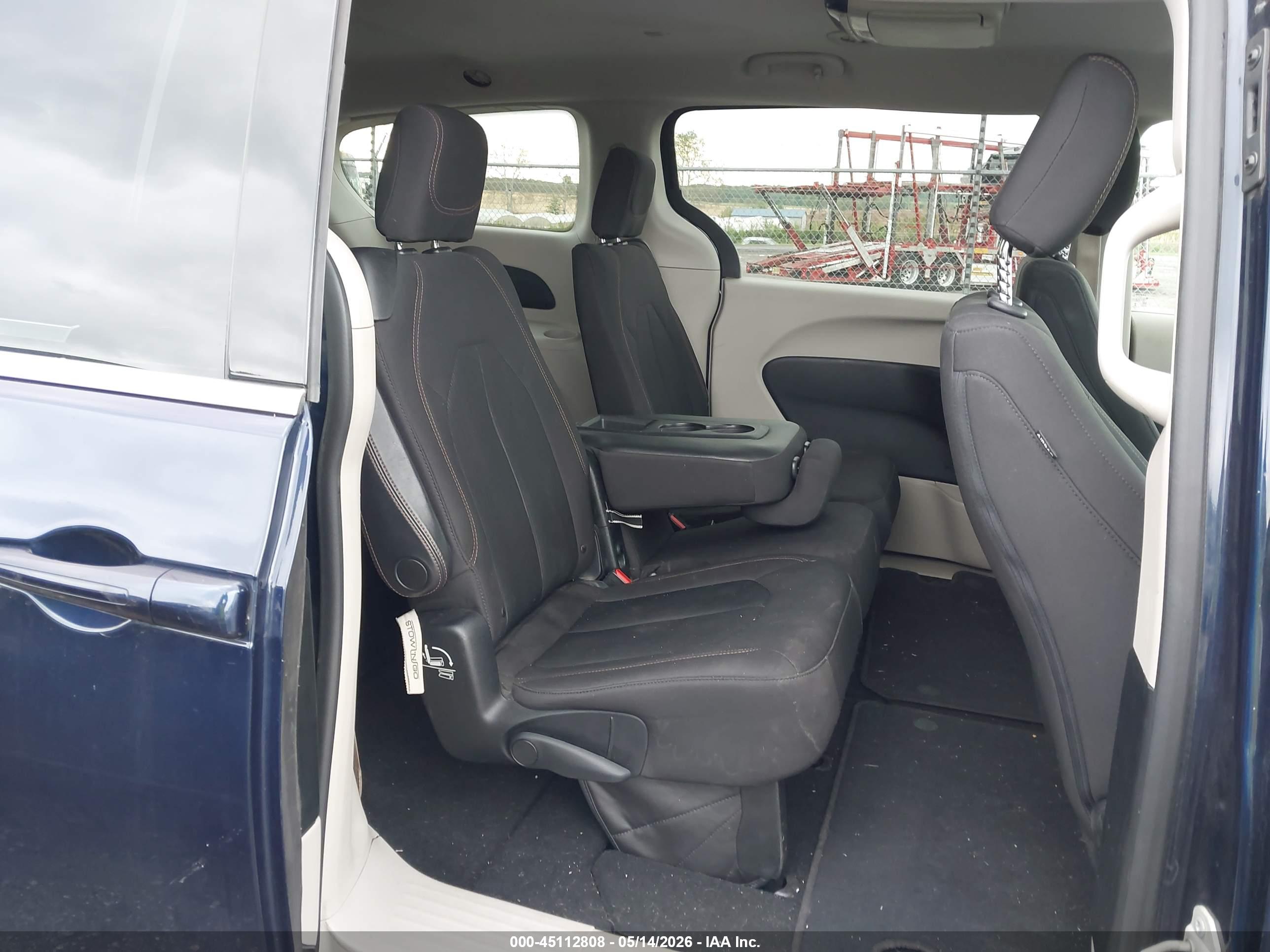 CHRYSLER PACIFICA image 8