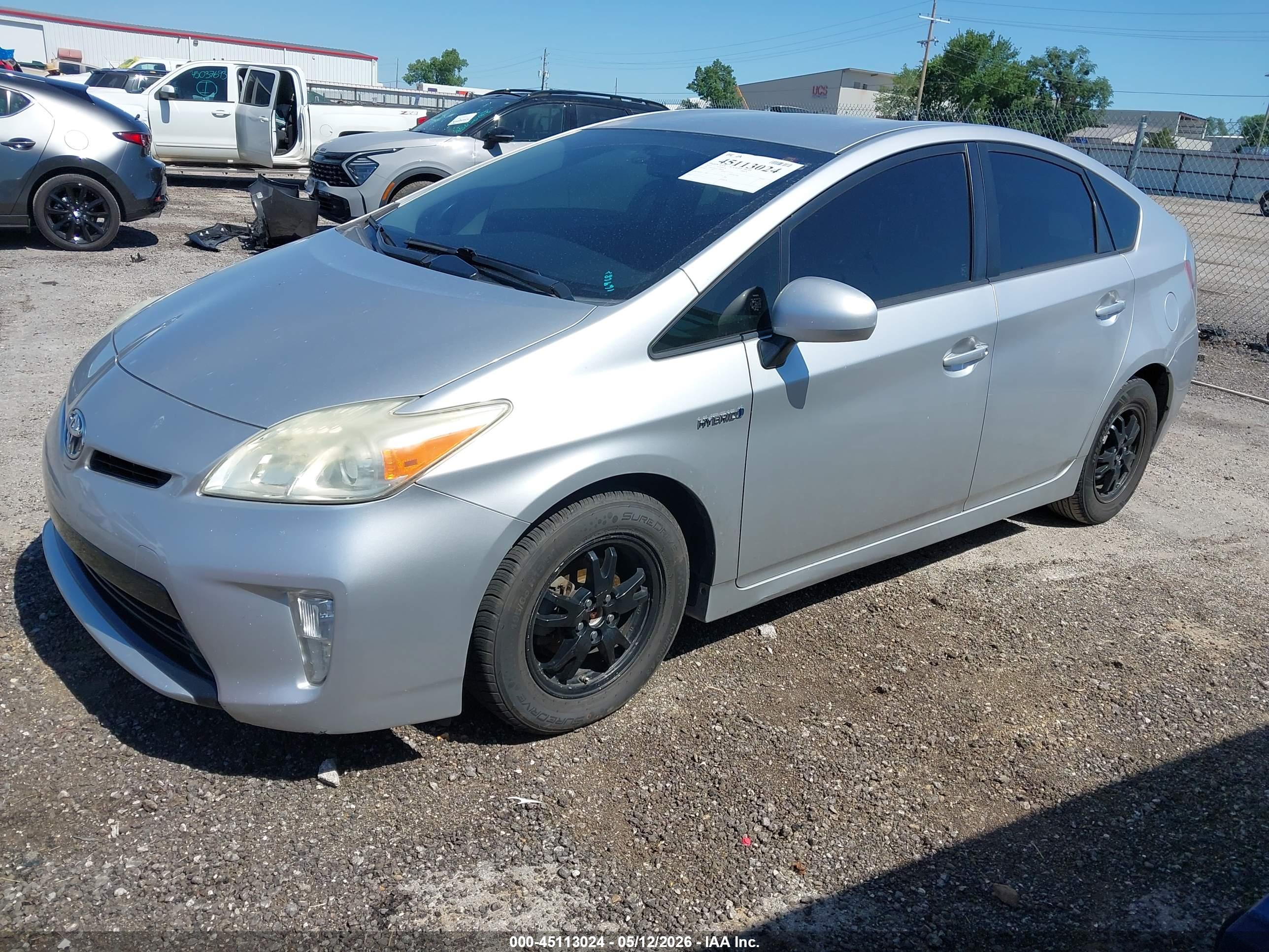 TOYOTA PRIUS image 2